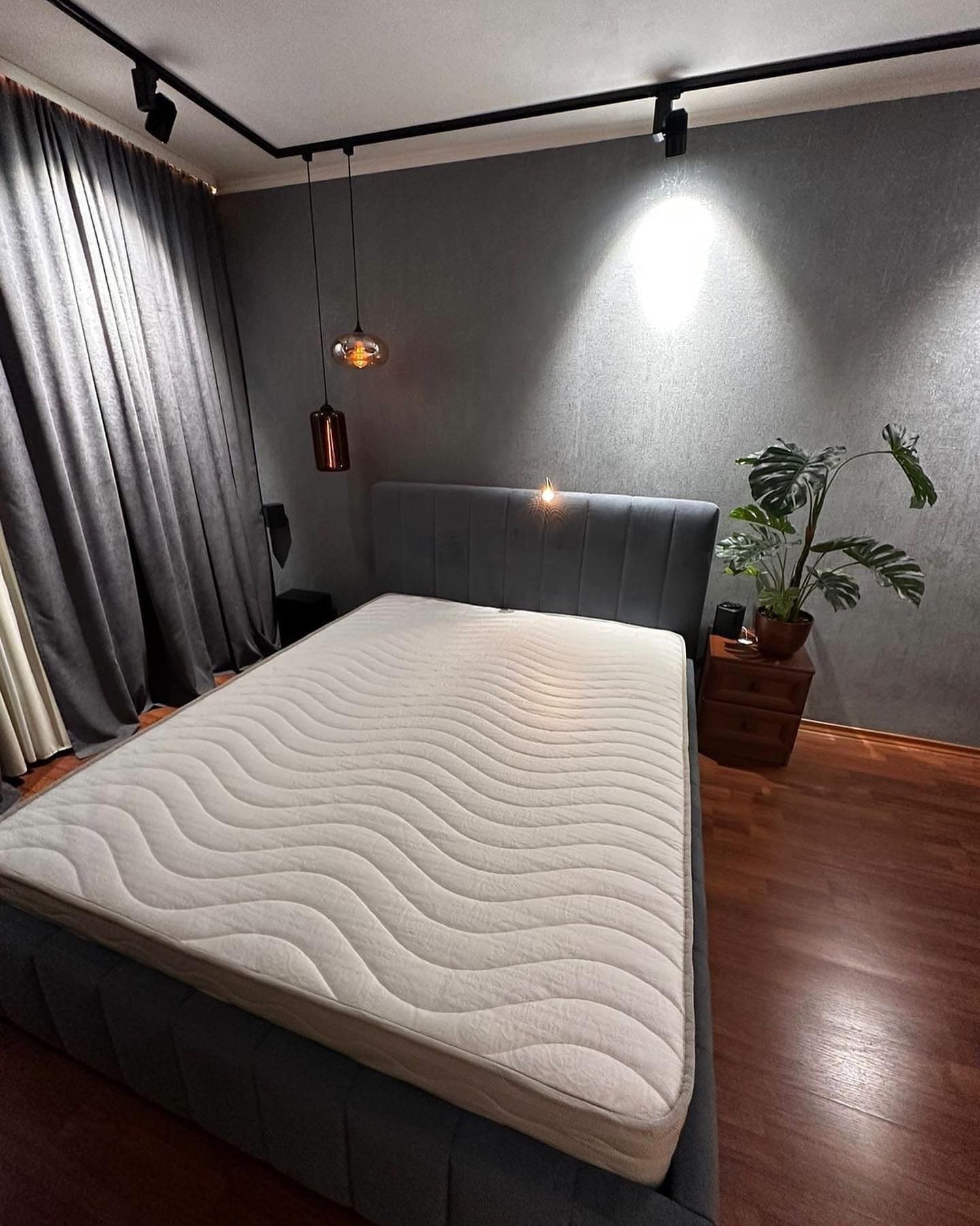 Серый двухспальный кровать Серый двухспальный кровать