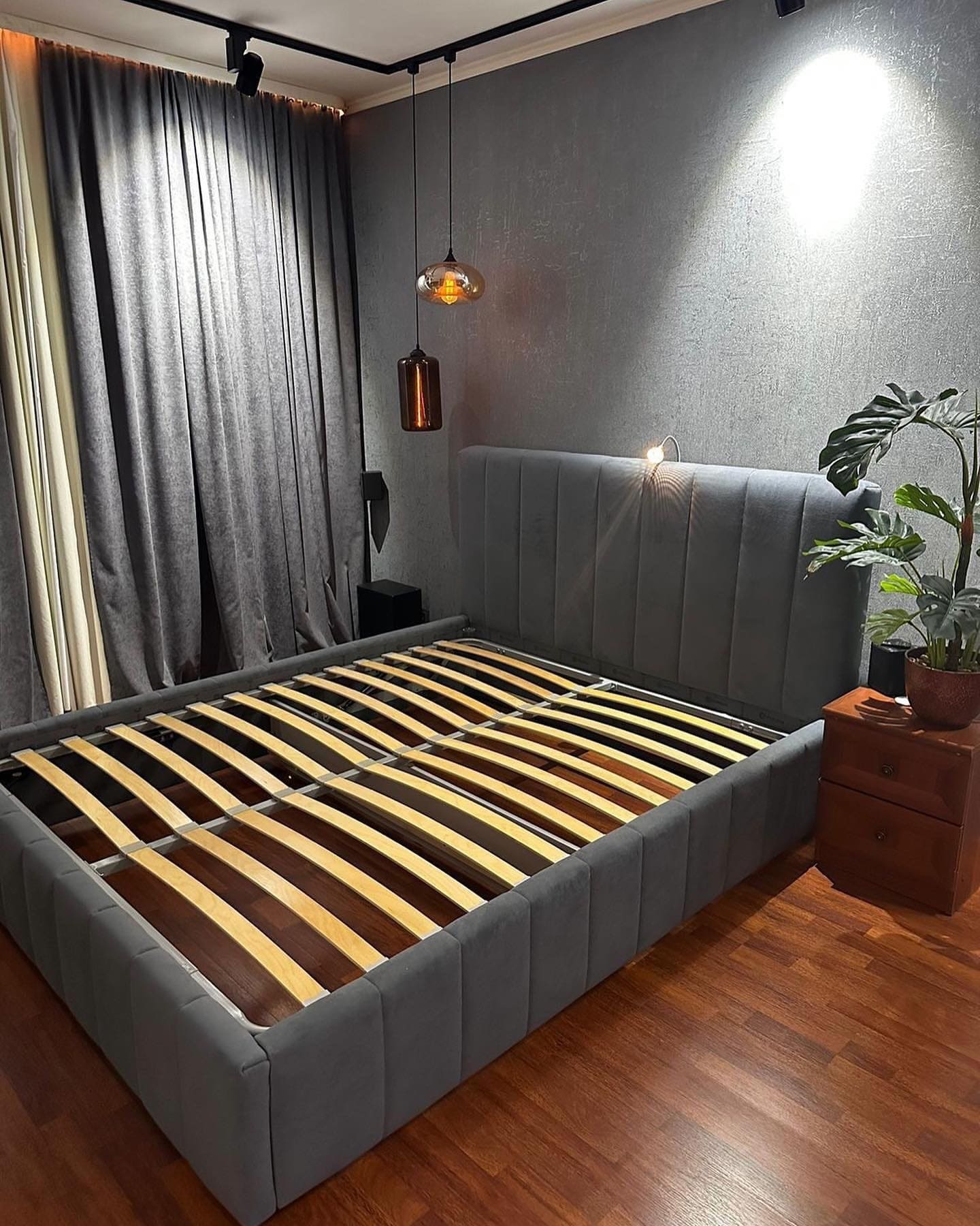 Серый двухспальный кровать Серый двухспальный кровать