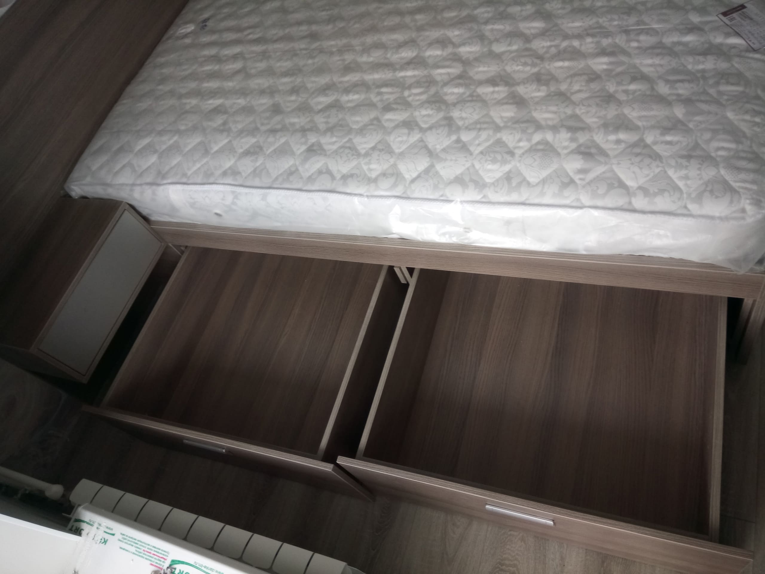 Двухспальный кровать с матрасом 2 Двухспальный кровать с матрасом 2