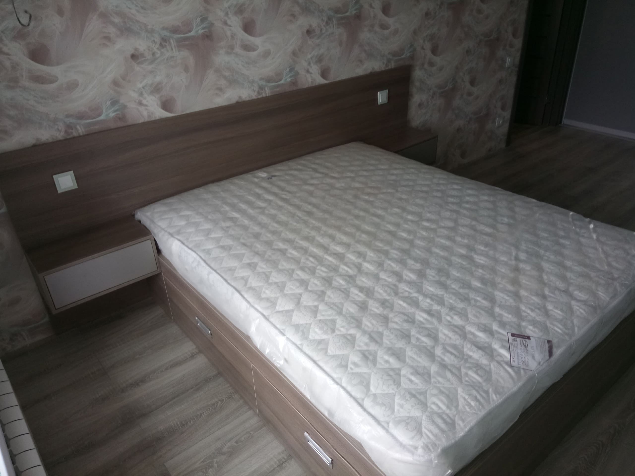 Двухспальный кровать с матрасом 3 Двухспальный кровать с матрасом 3