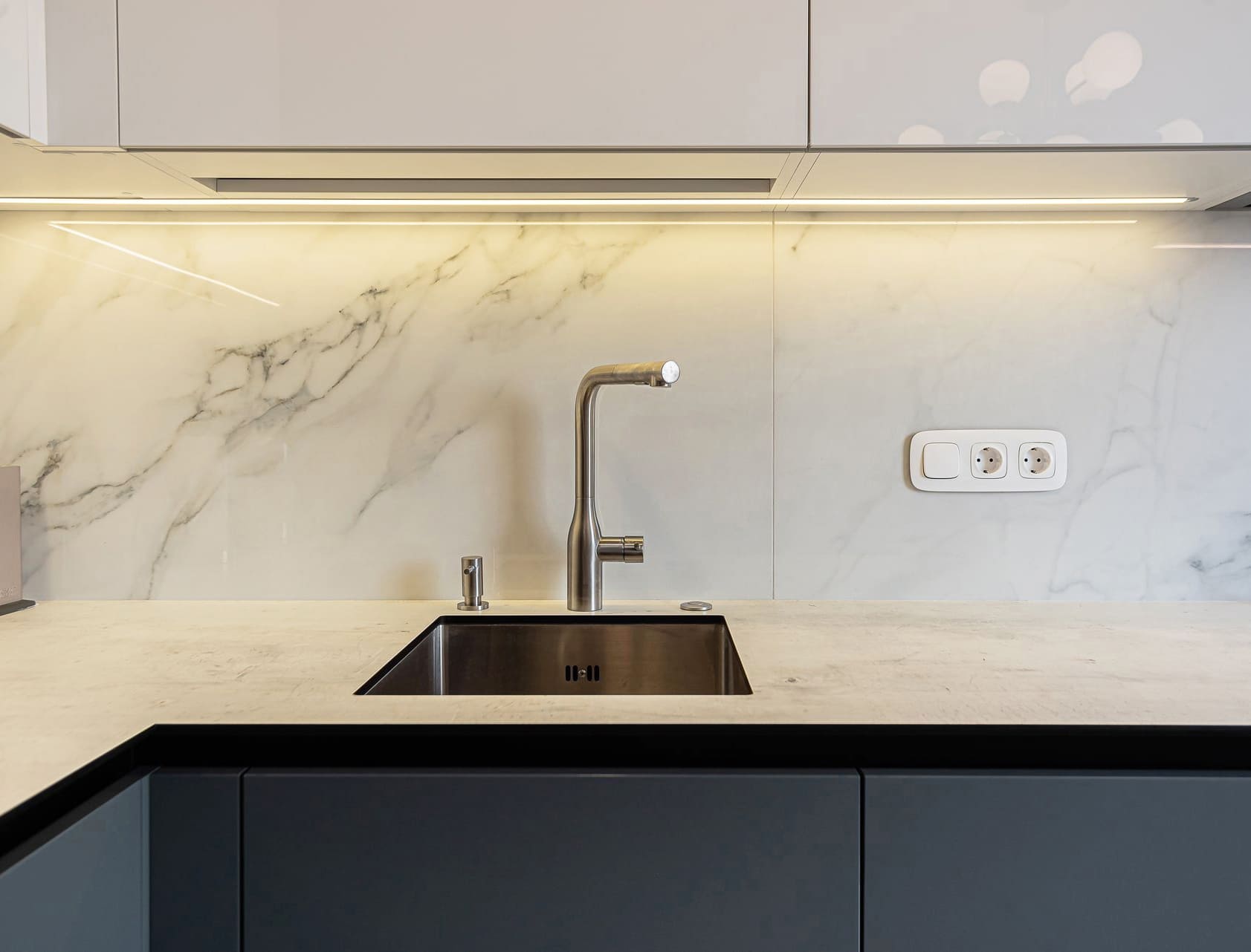 Угловой кухонный гарнитур 2