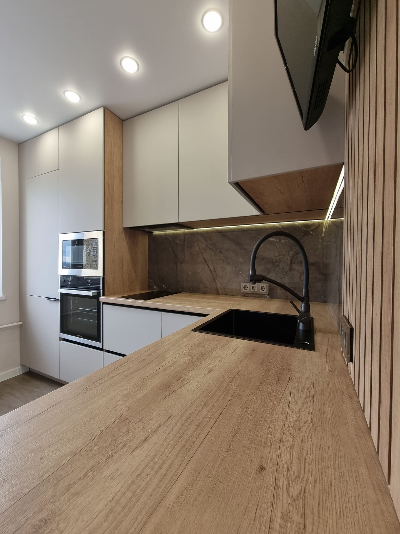 Угловой кухонный гарнитур 1