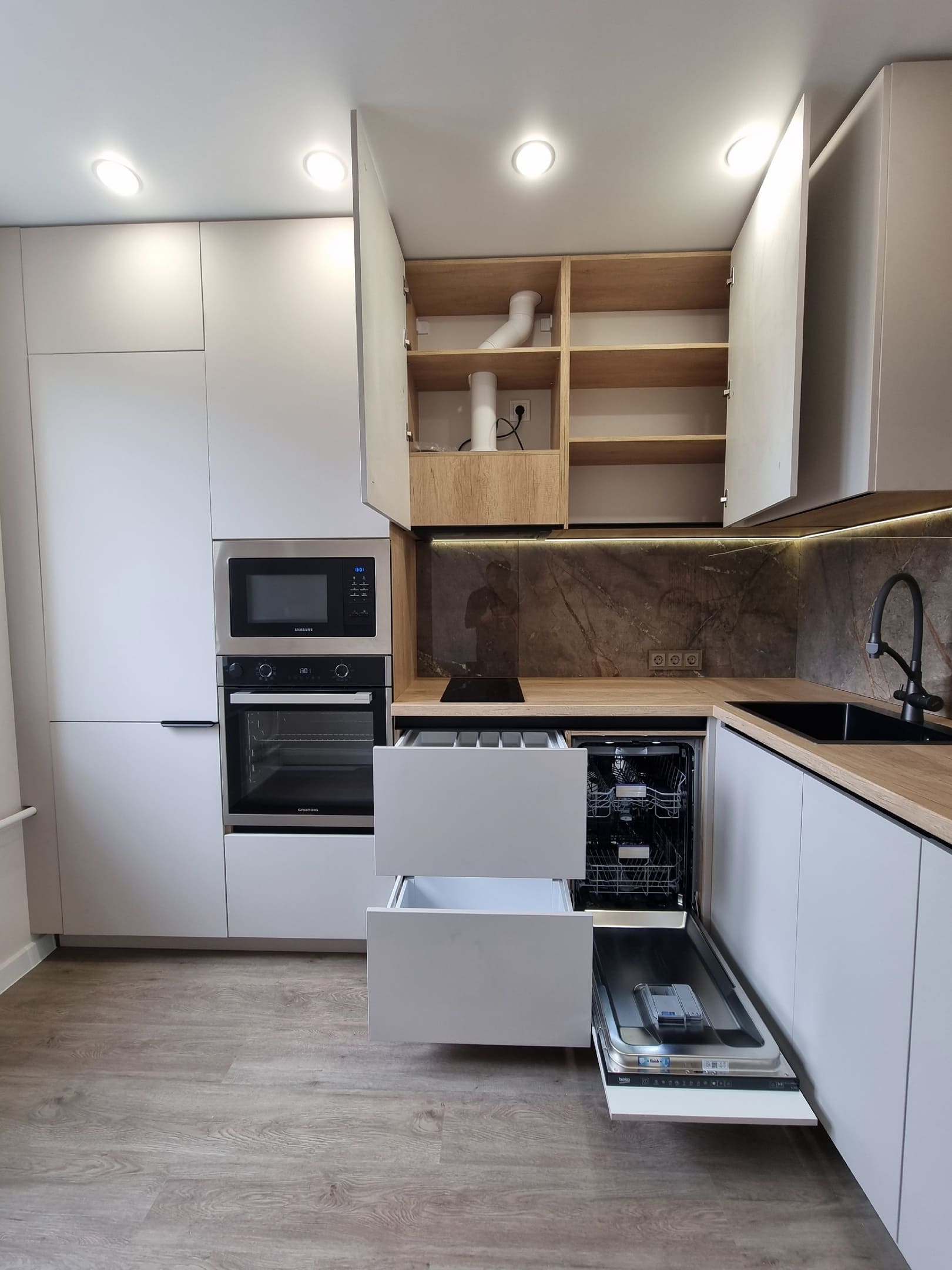 Угловой кухонный гарнитур 4