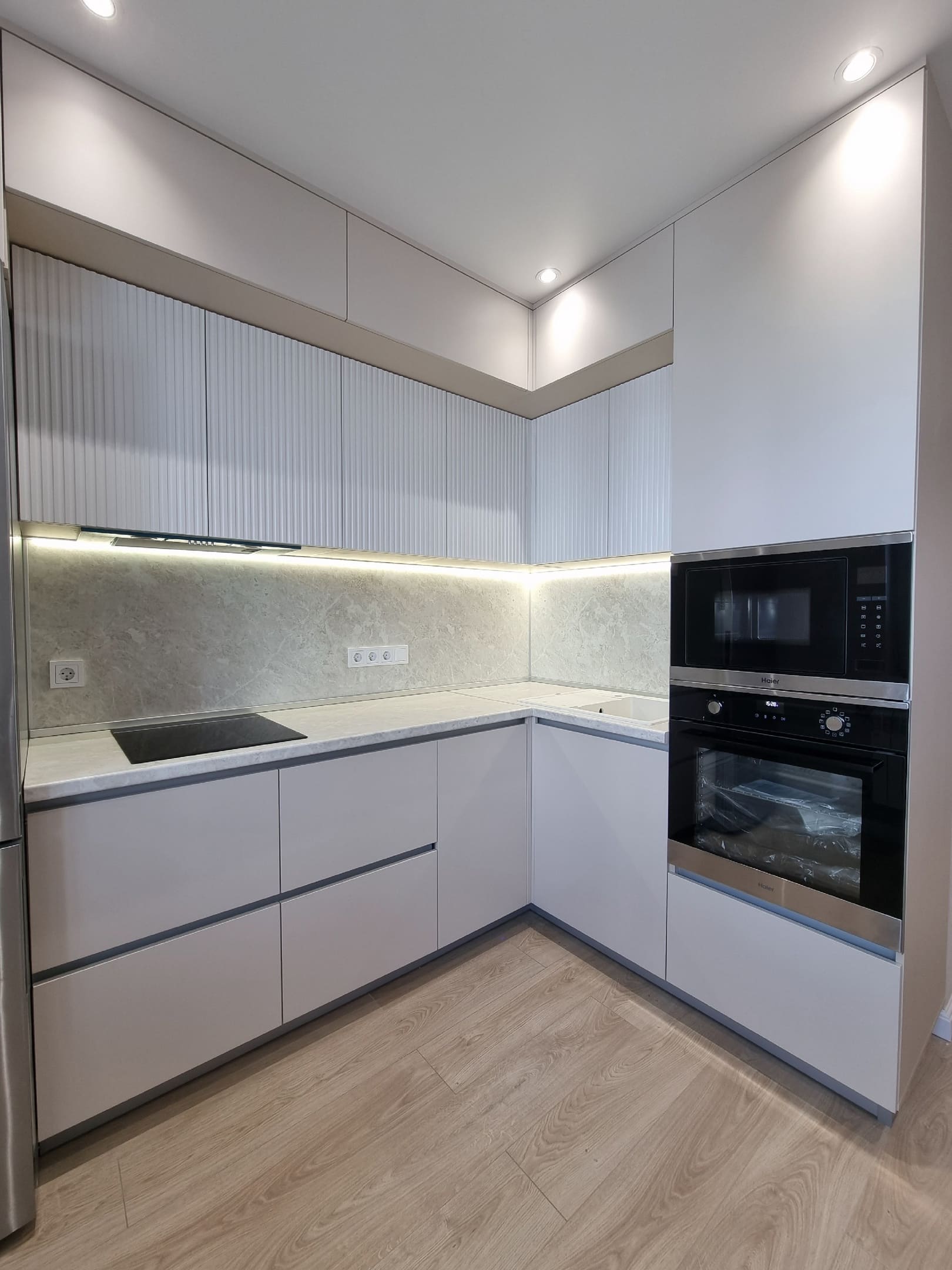 Угловой кухонный гарнитур 1