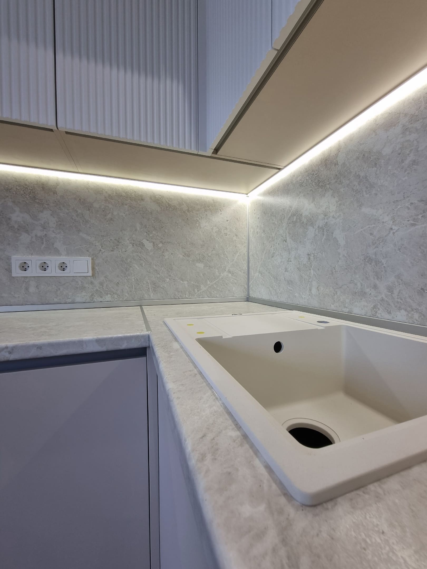 Угловой кухонный гарнитур 2