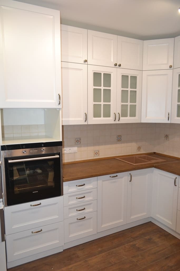 Белая кухня с антресолями 6 Белая кухня с антресолями 6