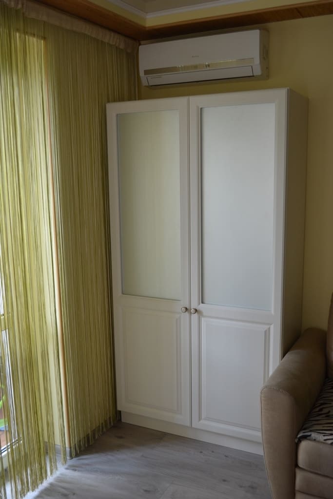 Кремовая кухня в стиле прованс 4 Графитовая кухня 4