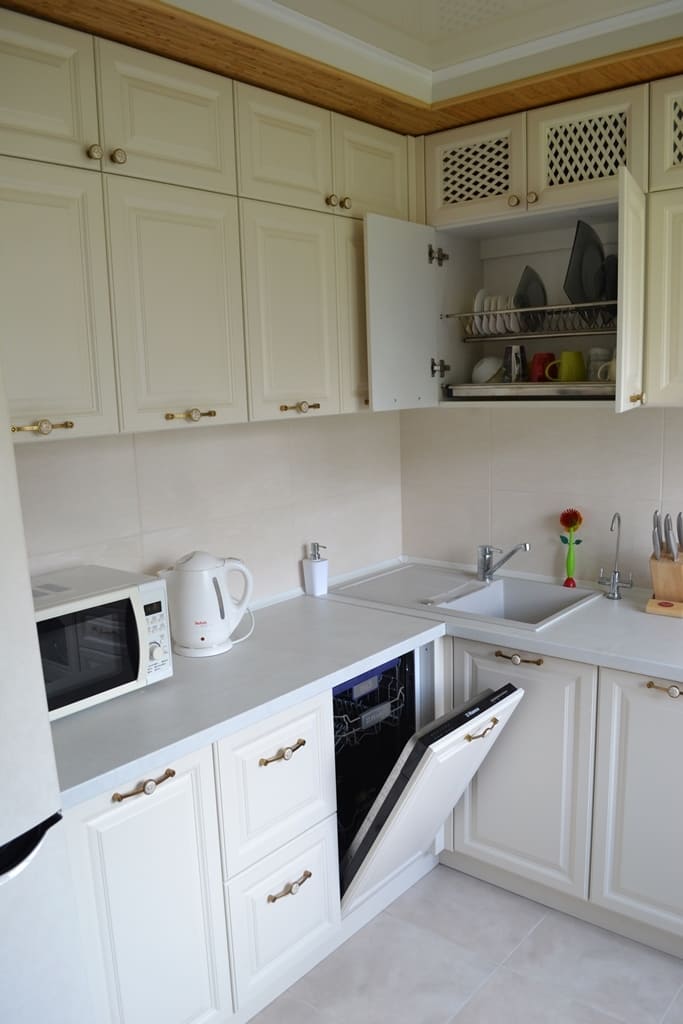 Кремовая кухня в стиле прованс 5 Графитовая кухня 5