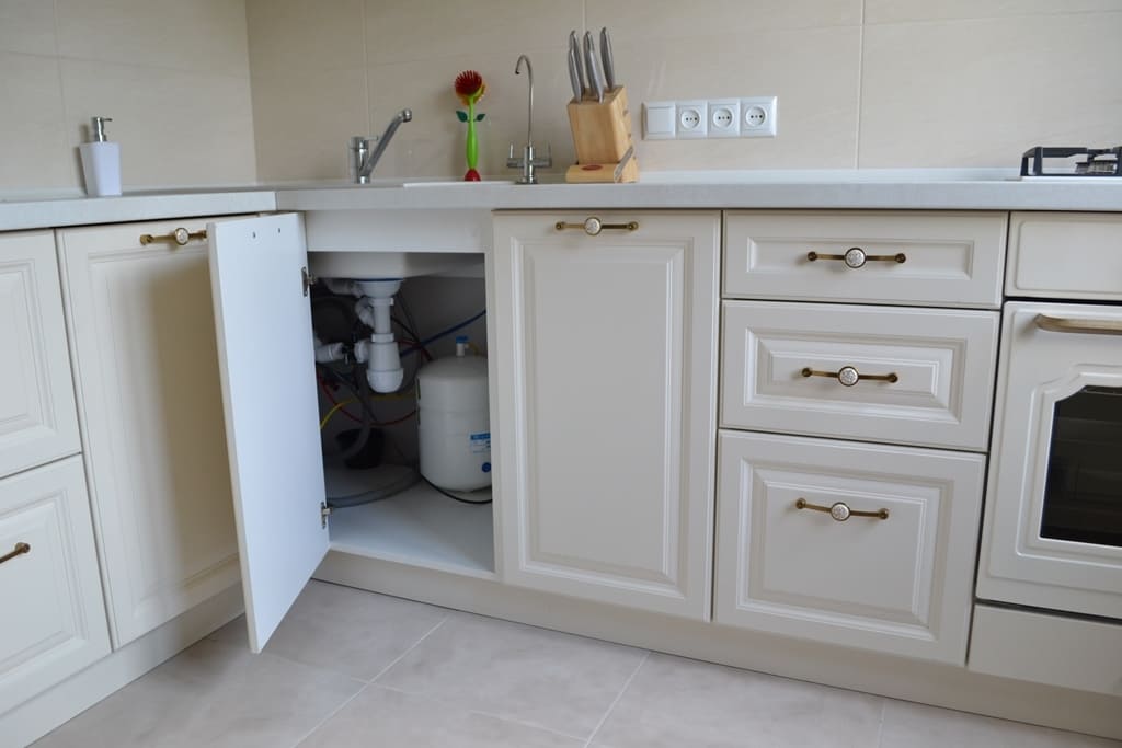 Кремовая кухня в стиле прованс 7 Графитовая кухня 7