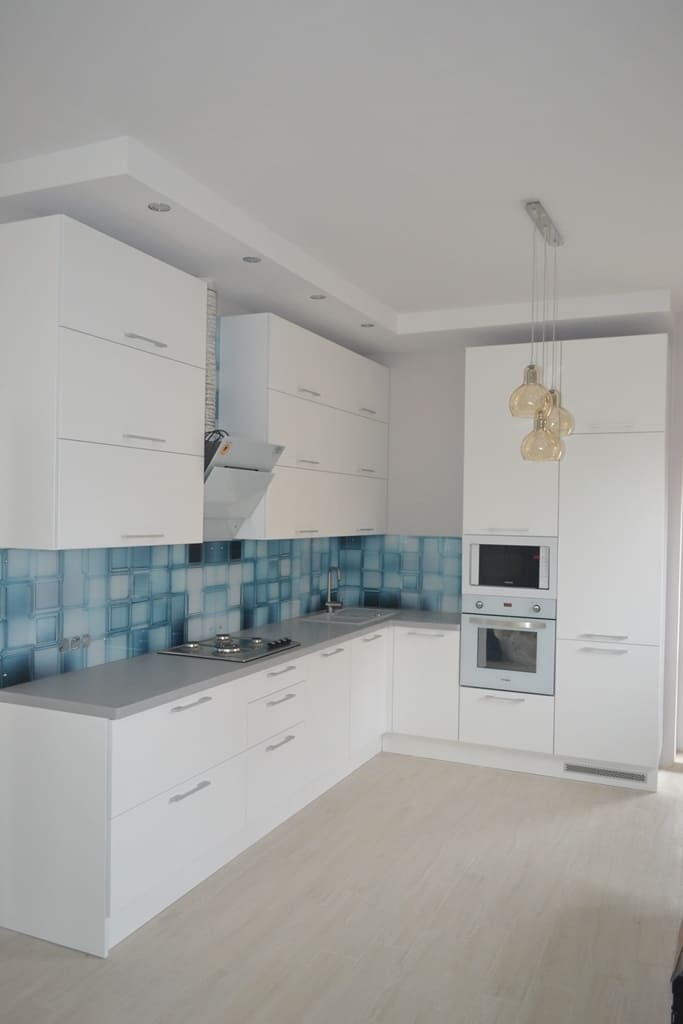 Кухня матовая белая с пеналами 4 Кухня матовая белая с пеналами 4