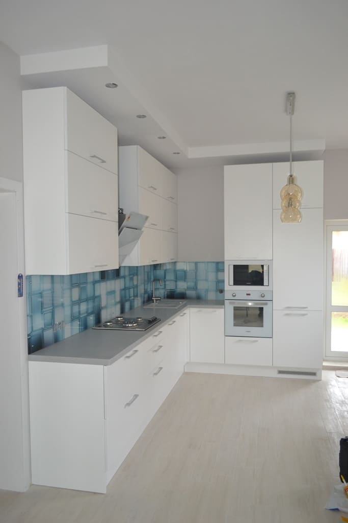 Кухня матовая белая с пеналами 7 Кухня матовая белая с пеналами 7