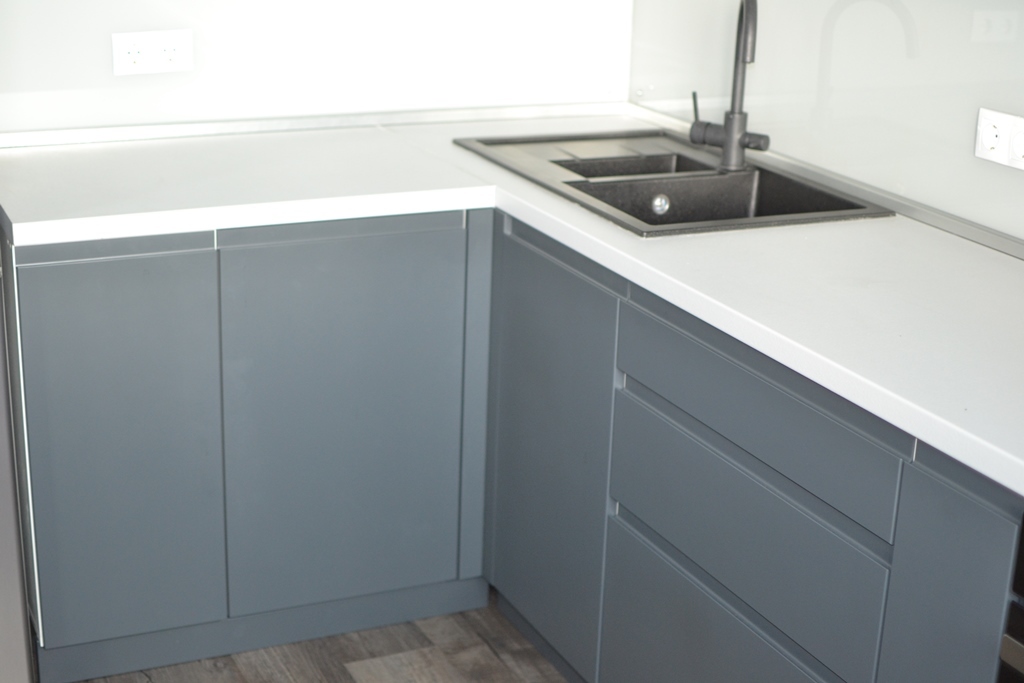 Темно-серая кухня модерн 9 Темно-серая кухня модерн 7