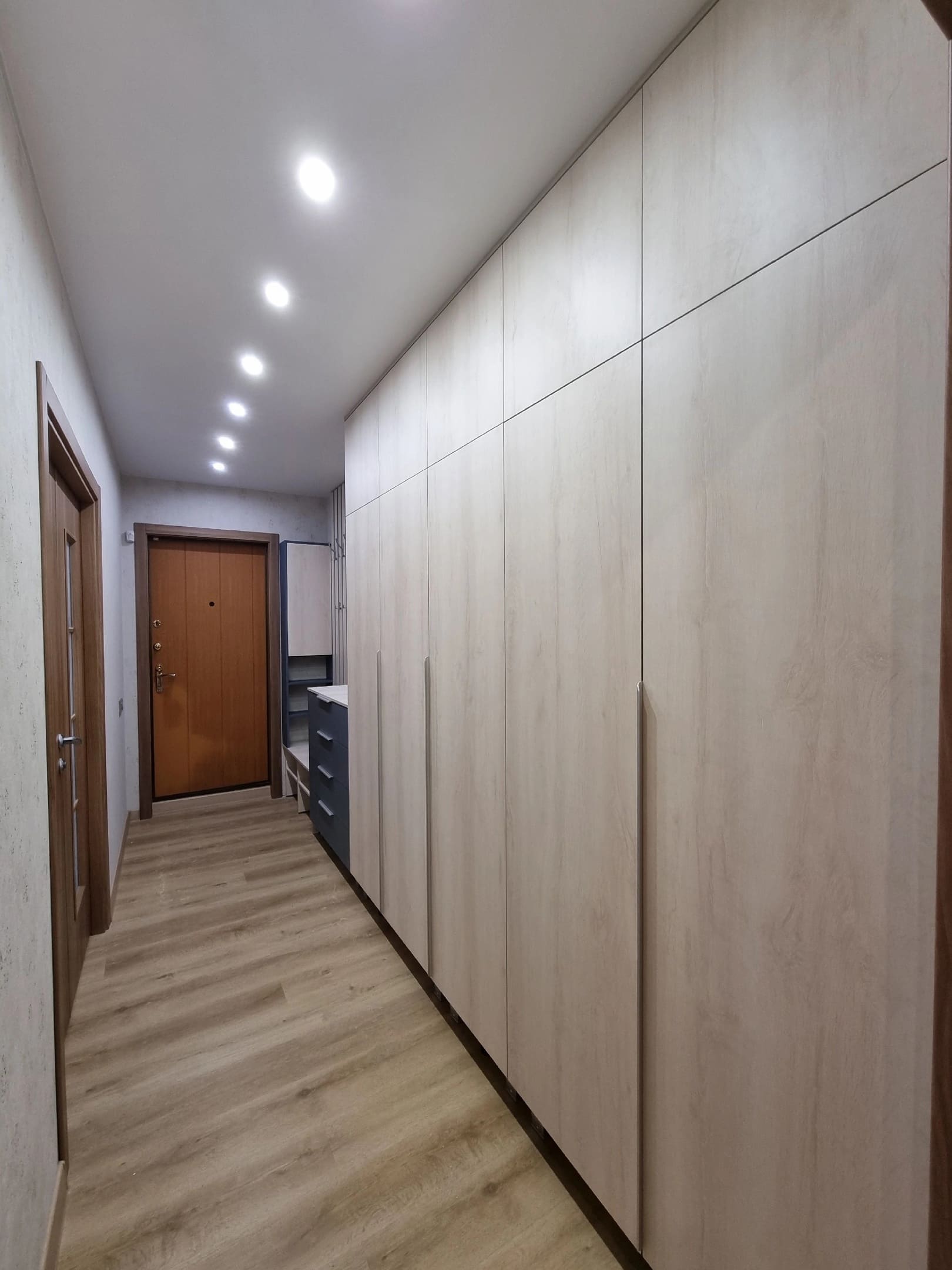 Шкаф-прихожая с распашными дверьми 2 Шкаф-прихожая с распашными дверьми 2