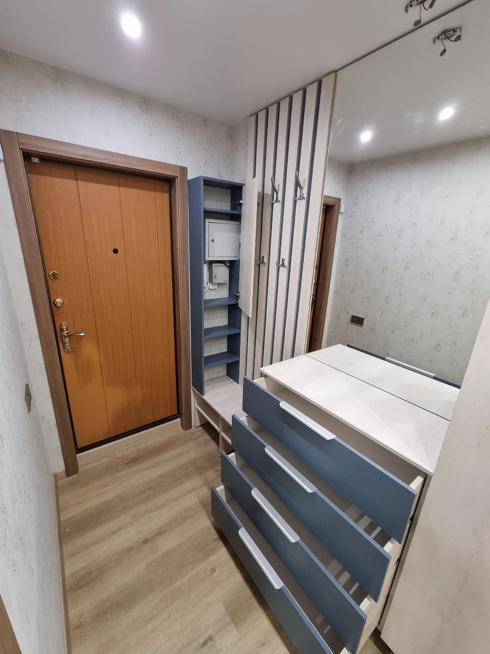 Шкаф-прихожая с распашными дверьми 4 Шкаф-прихожая с распашными дверьми 4