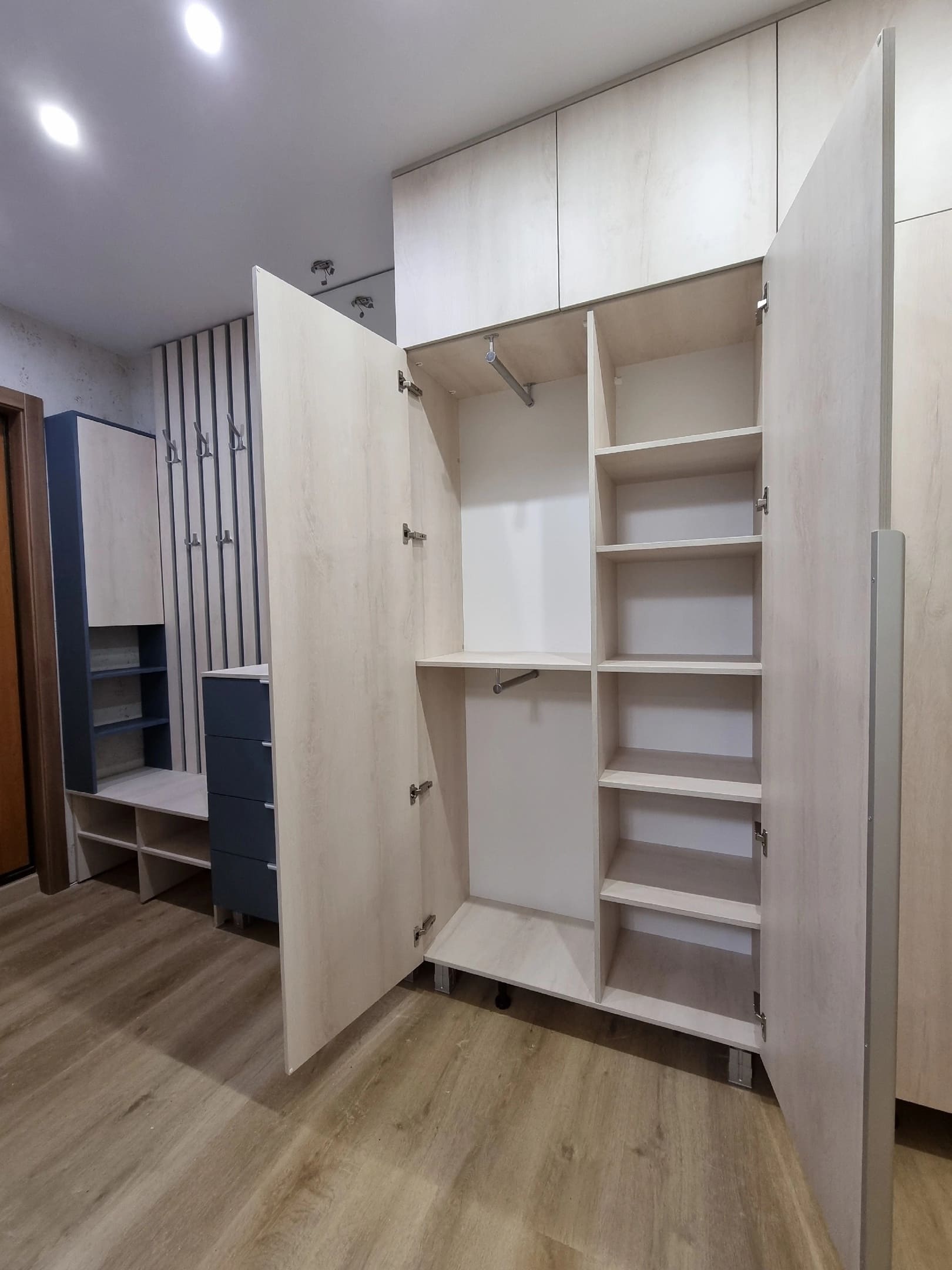 Шкаф-прихожая с распашными дверьми 5 Шкаф-прихожая с распашными дверьми 5