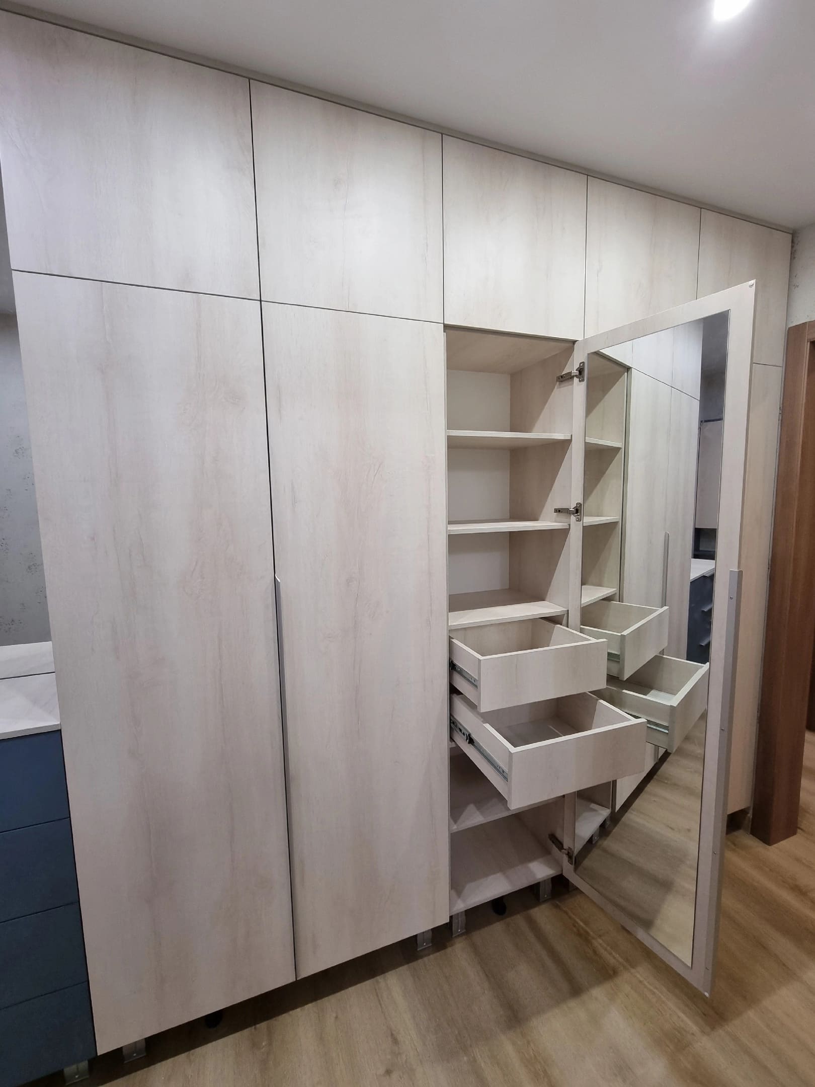 Шкаф-прихожая с распашными дверьми с распашными дверьми 6 Шкаф-прихожая с распашными дверьми 6