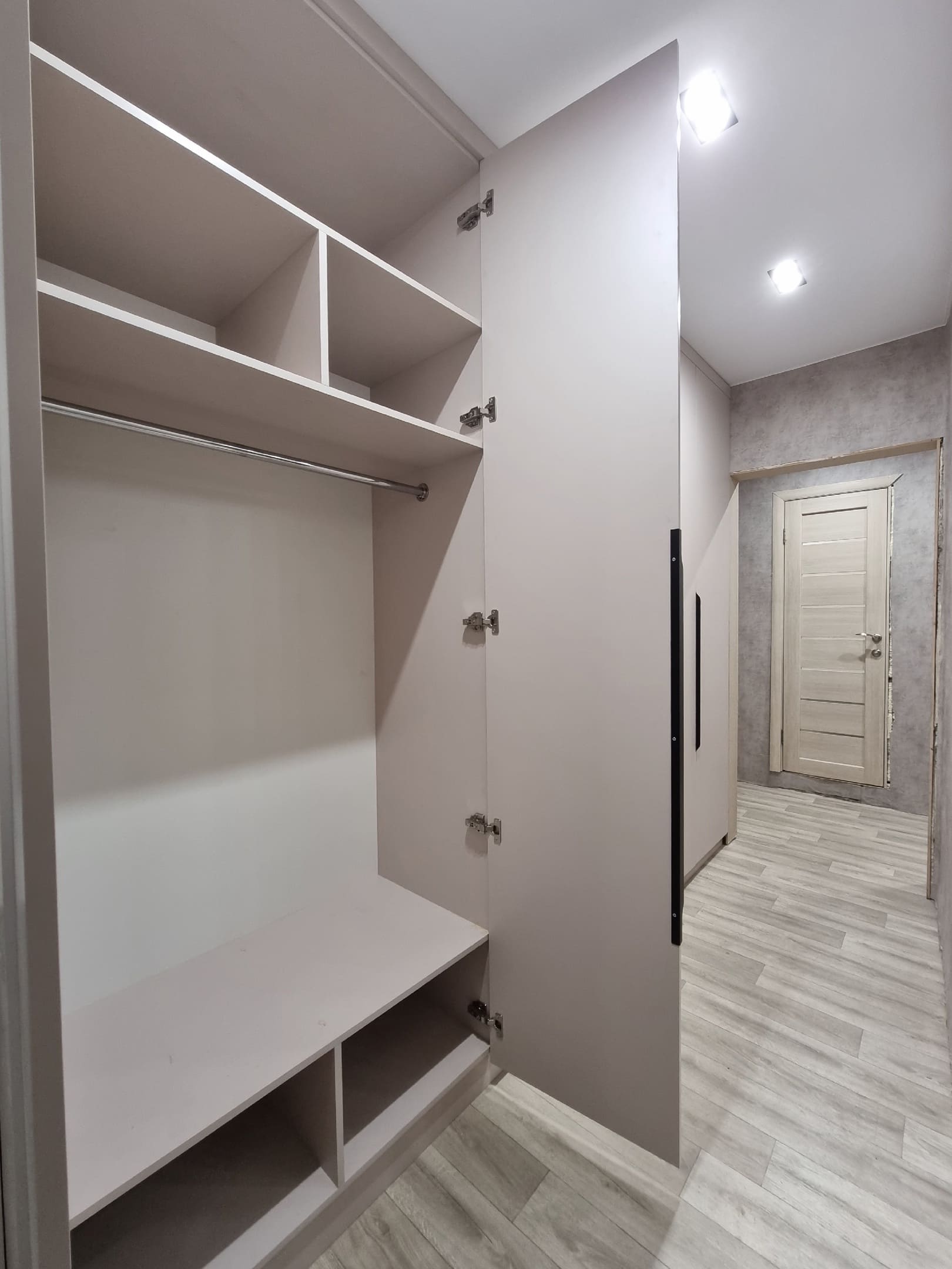 Шкаф-прихожая с распашными дверьми 5 Шкаф-прихожая с распашными дверьми 5