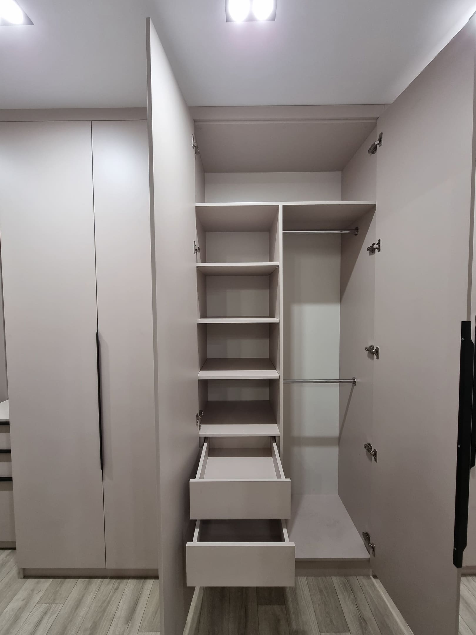 Шкаф-прихожая с распашными дверьми с распашными дверьми 6 Шкаф-прихожая с распашными дверьми 6