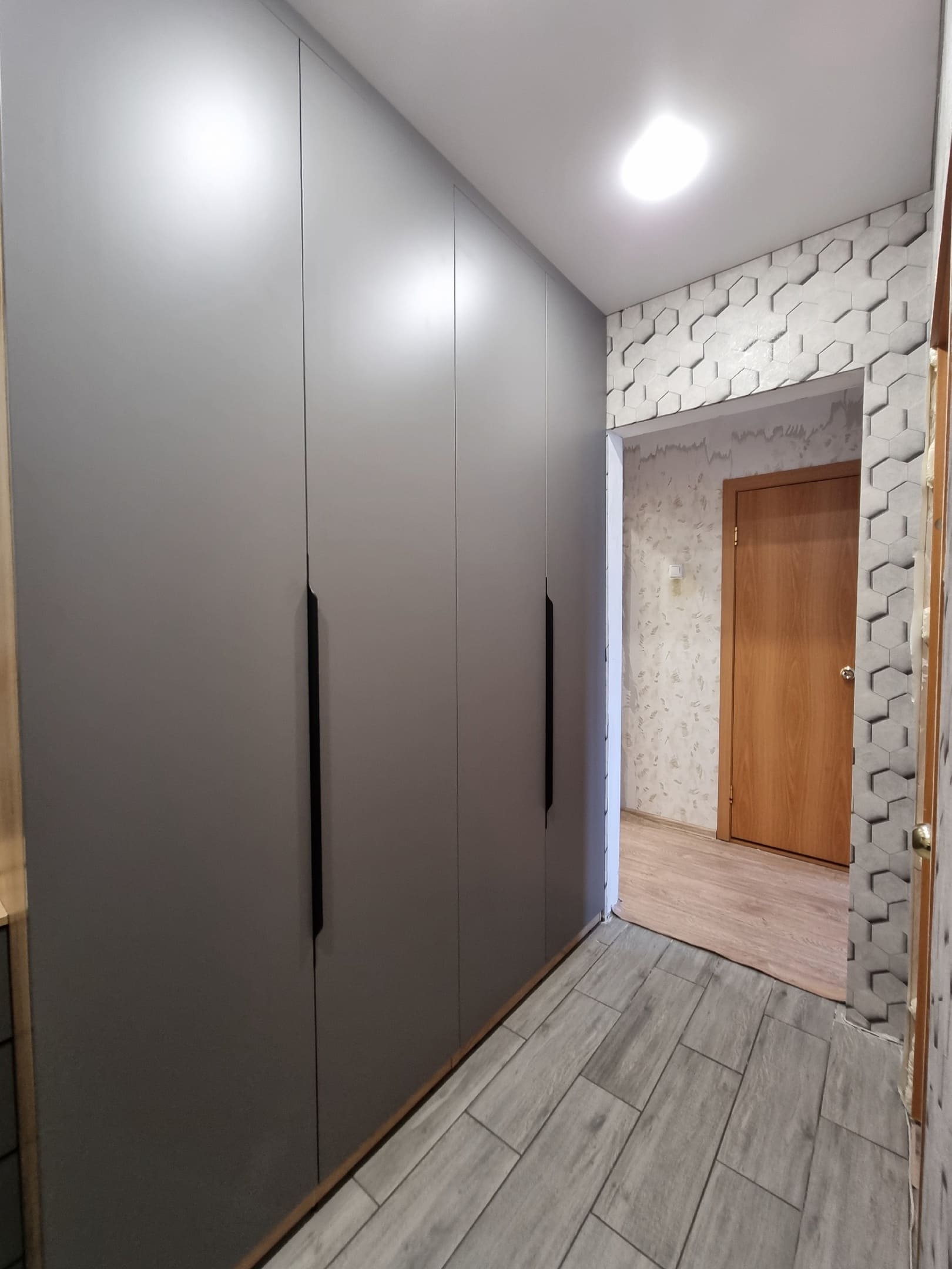 Большая прихожая со шкафом 3 Большая прихожая со шкафом 3