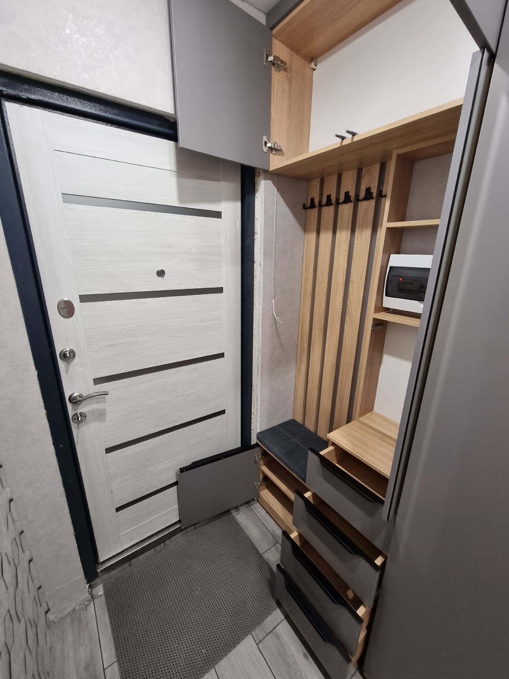 Большая прихожая со шкафом 4 Большая прихожая со шкафом 4