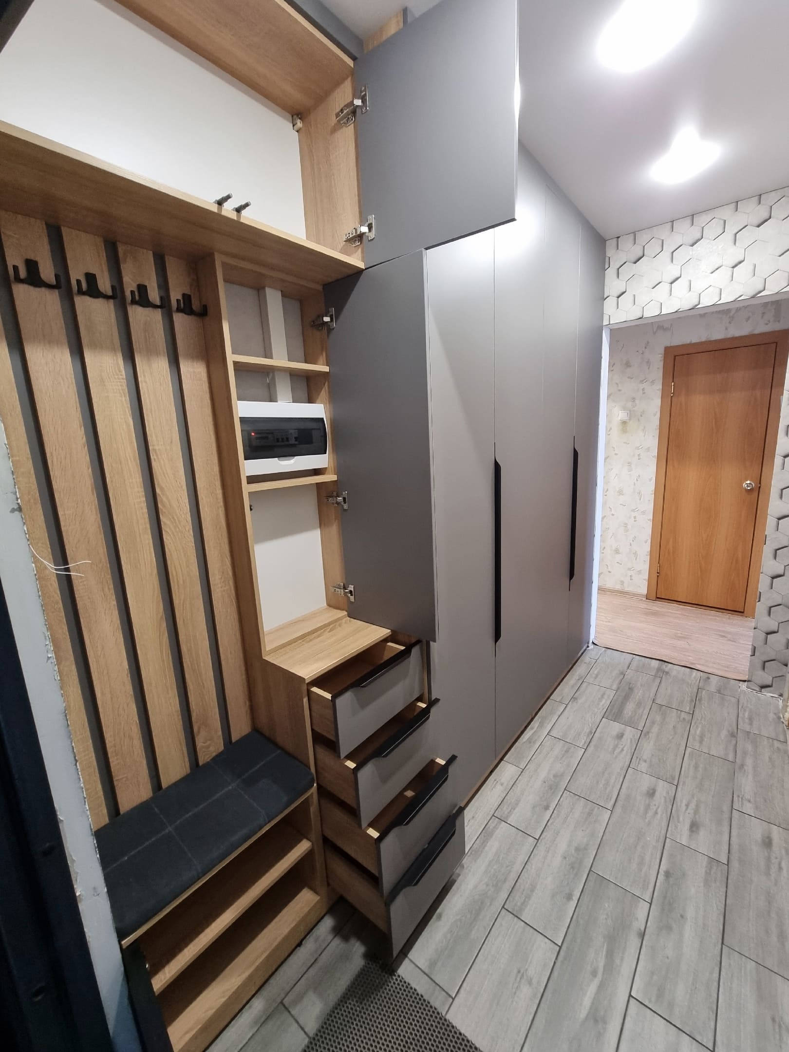 Большая прихожая со шкафом 5 Большая прихожая со шкафом 5