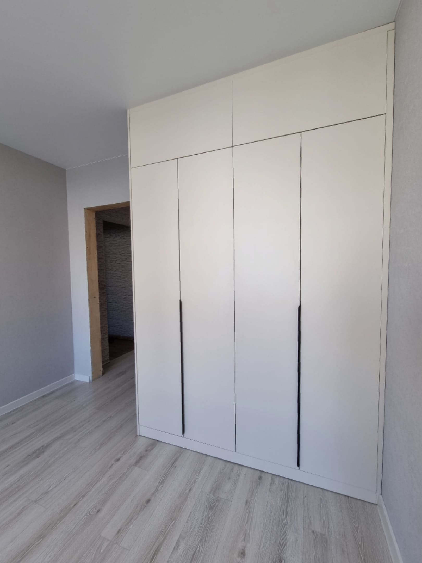 Корпусный шкаф в спальное помещение 2