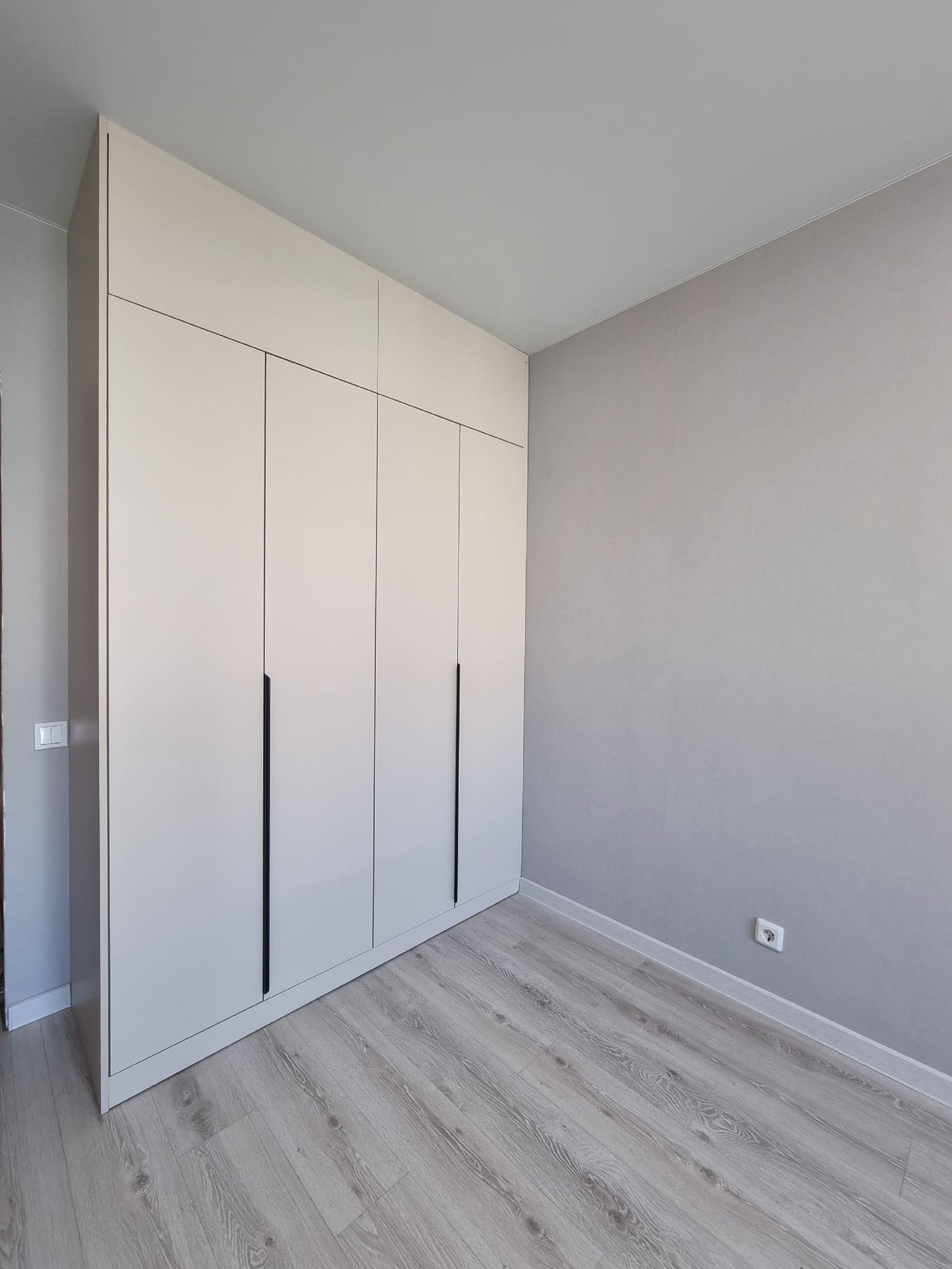 Корпусный шкаф в спальное помещение 3