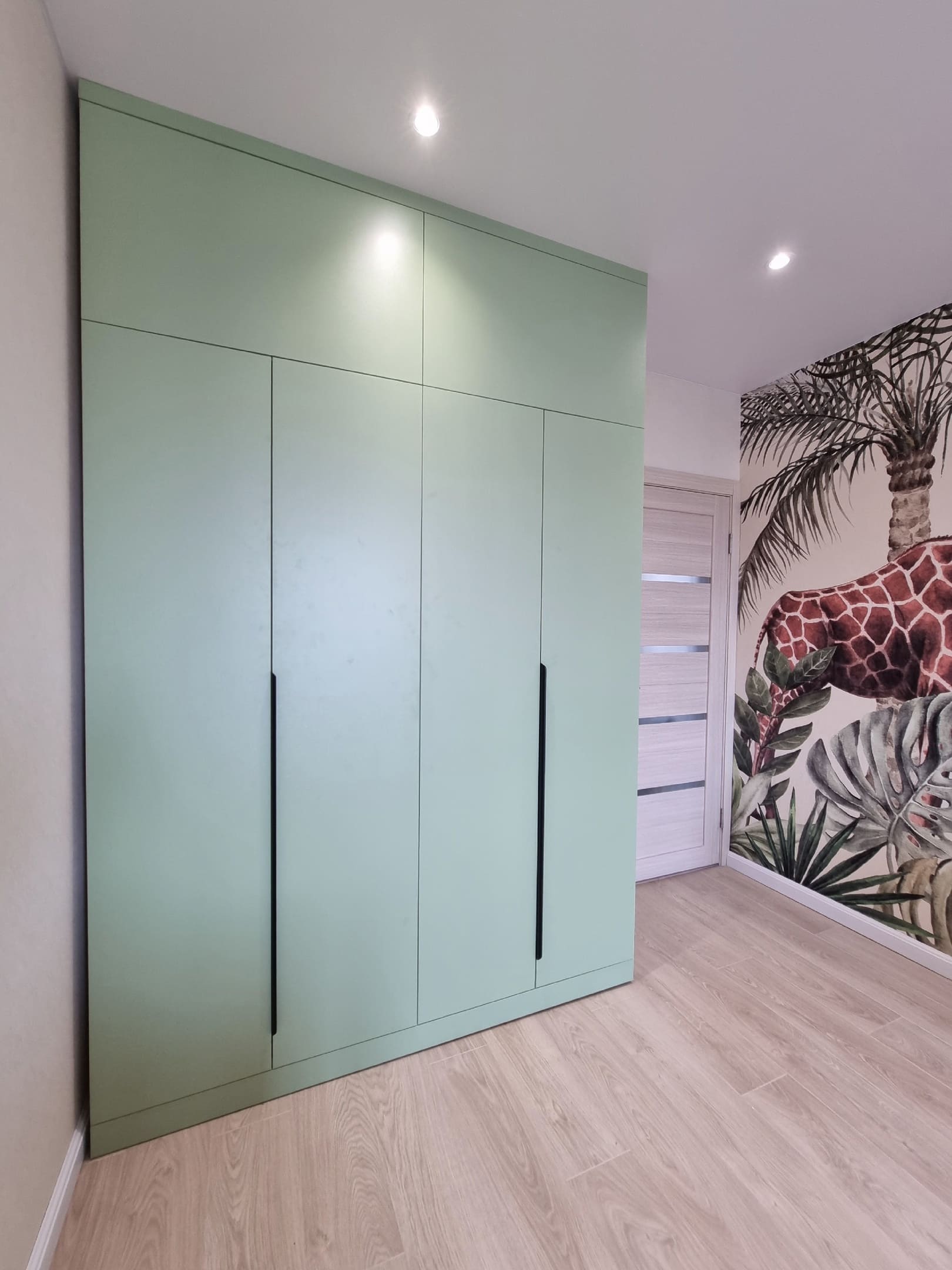 Корпусный шкаф в детскую комнату 2