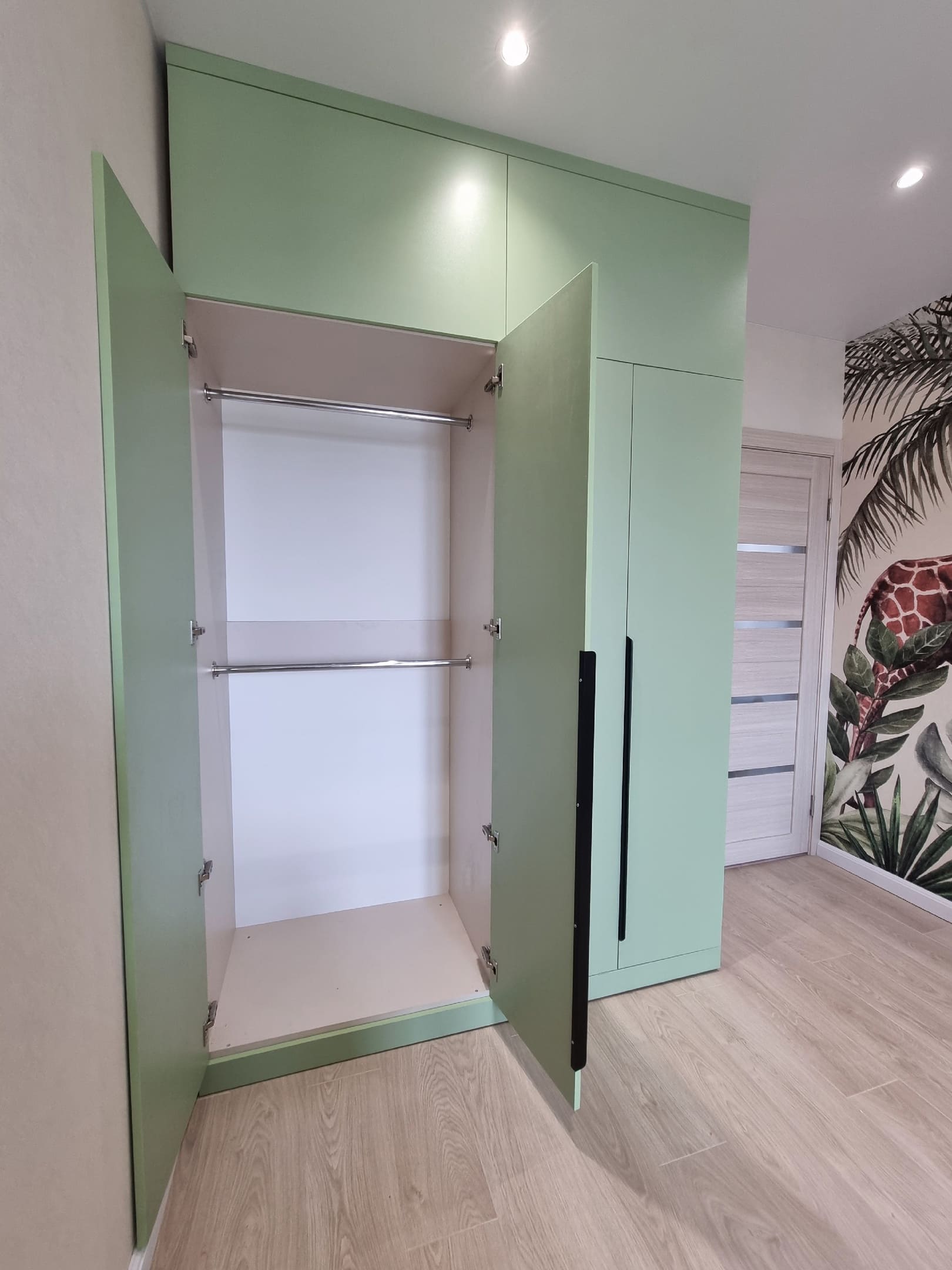 Корпусный шкаф в детскую комнату 5