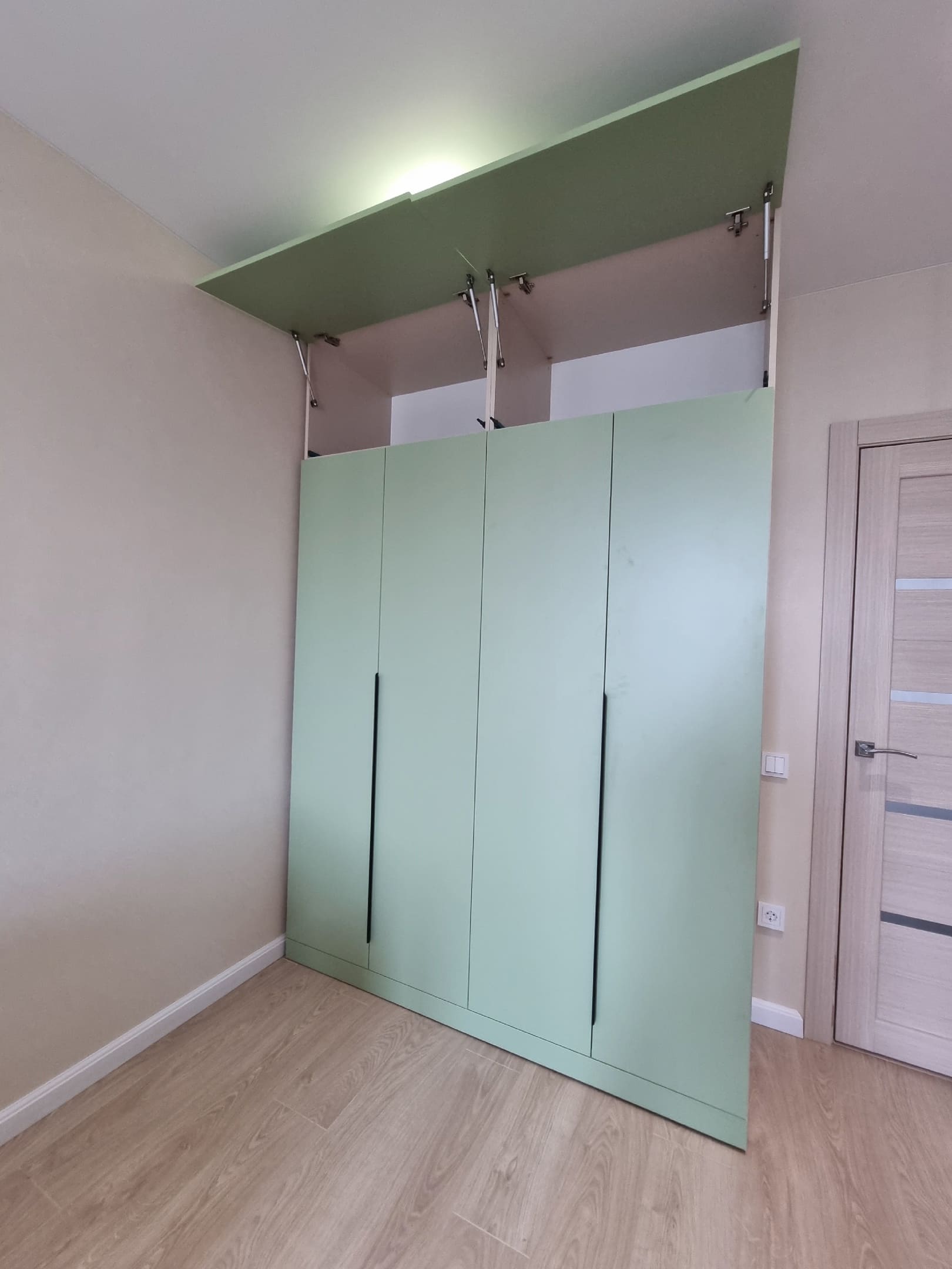 Корпусный шкаф в детскую комнату 6