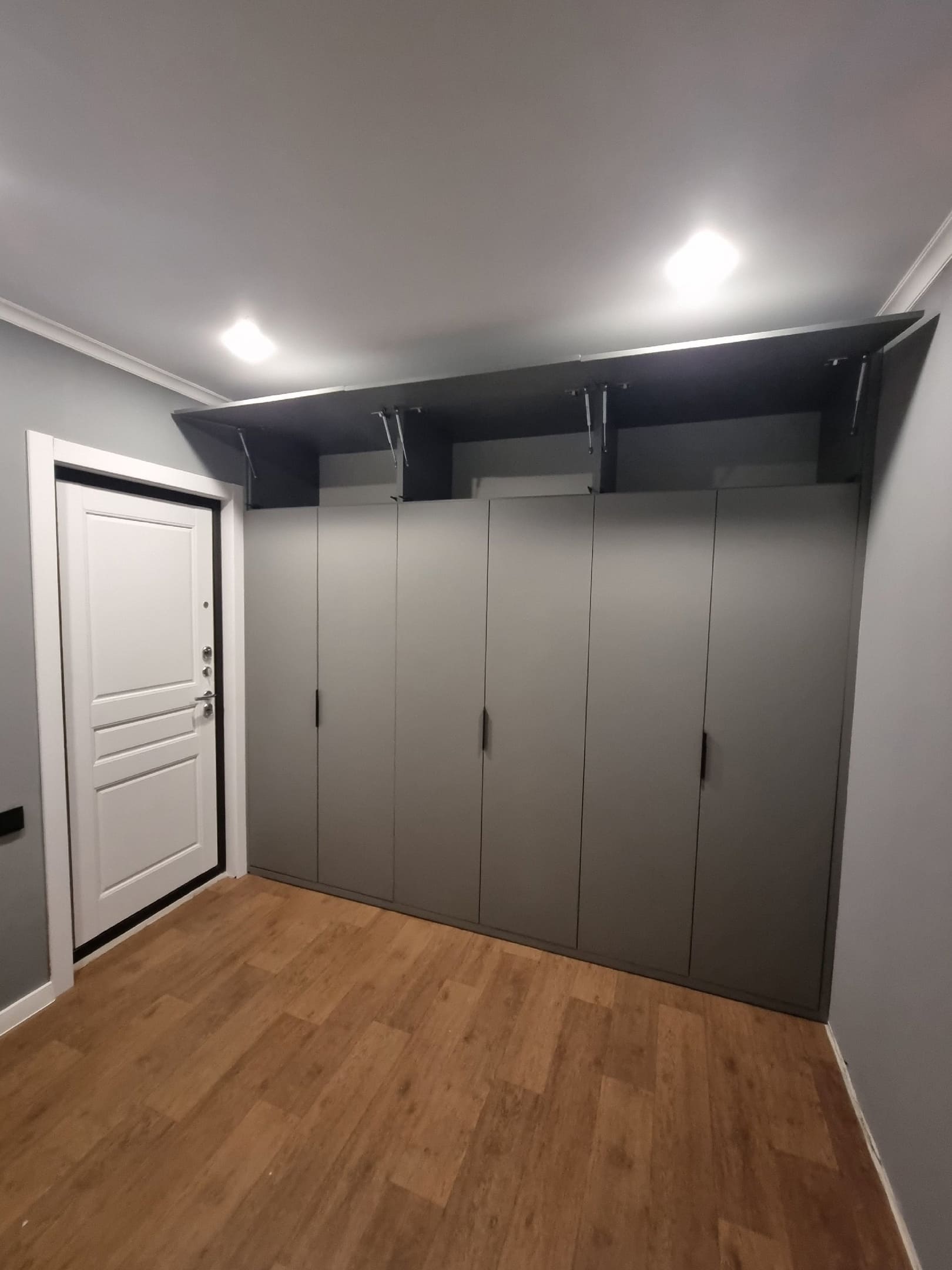 Корпусный шкаф с распашными дверьми 6