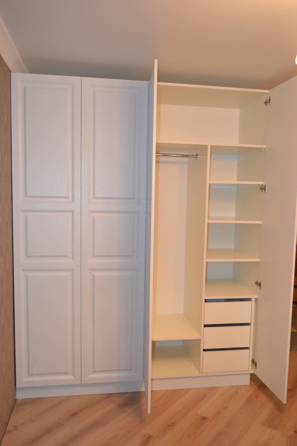 Белый шкаф в скандинавском стиле 2