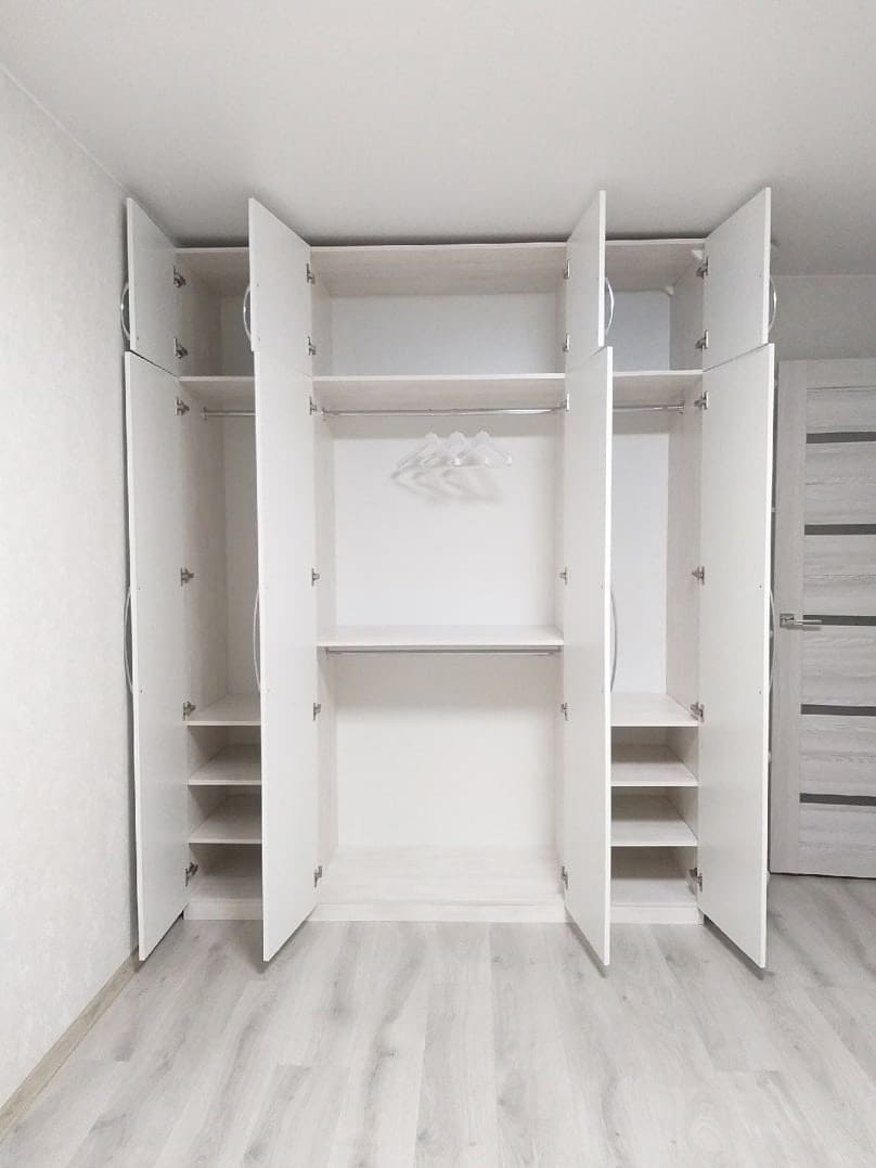 Шкаф в белом цвете 2