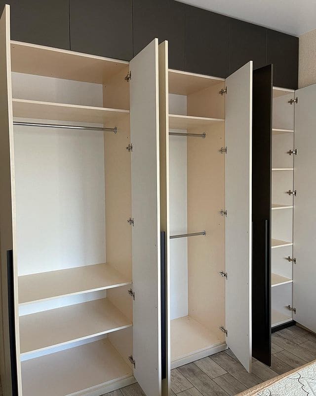 Шкаф в двух цветах 2