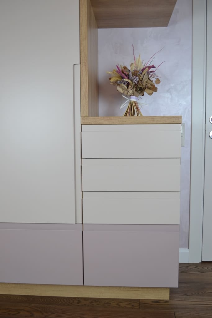 Шкаф в спальню без ручек 3