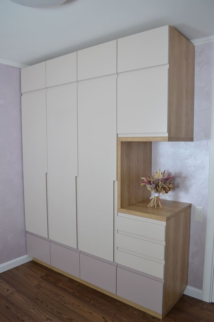 Шкаф в спальню без ручек 4