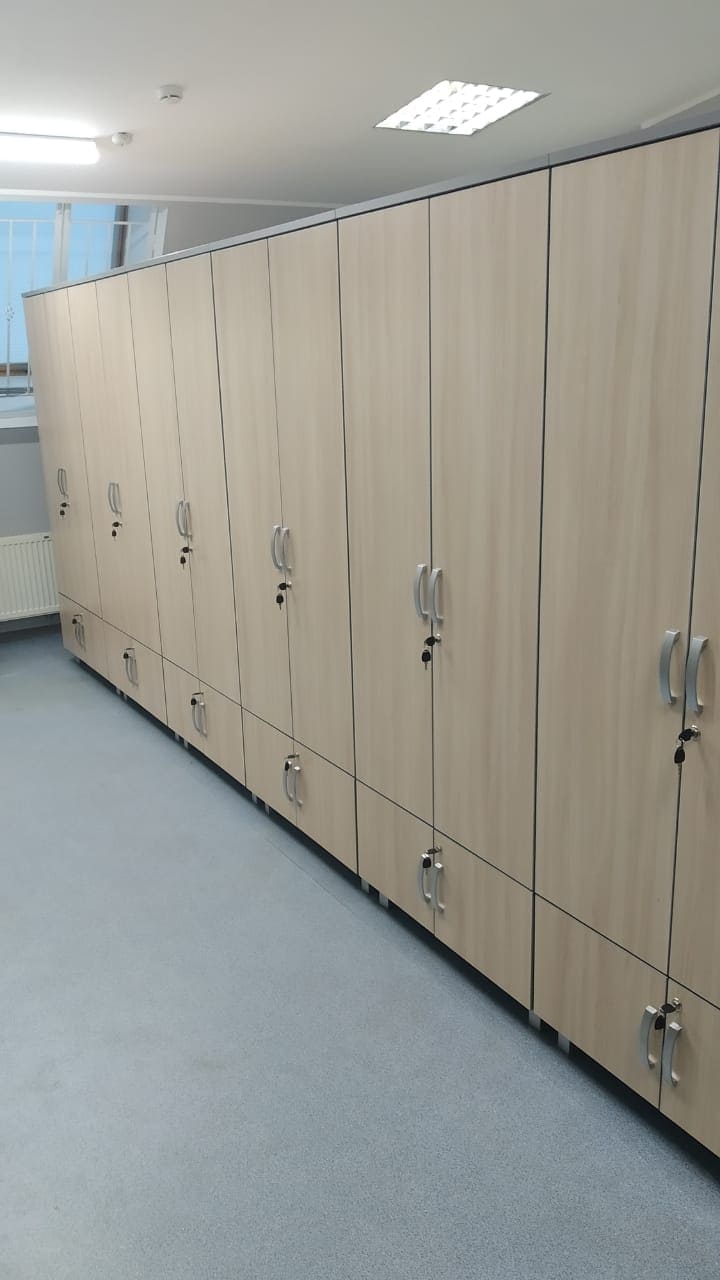 Гардеробный шкаф с замками 2 Гардеробный шкаф с замками 2