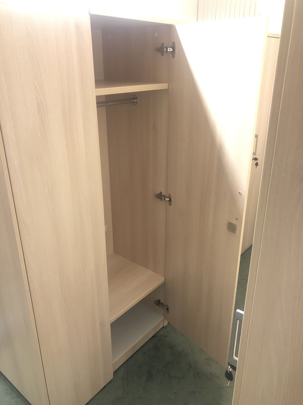 Гардеробный шкаф с замками 4 Гардеробный шкаф с замками 4