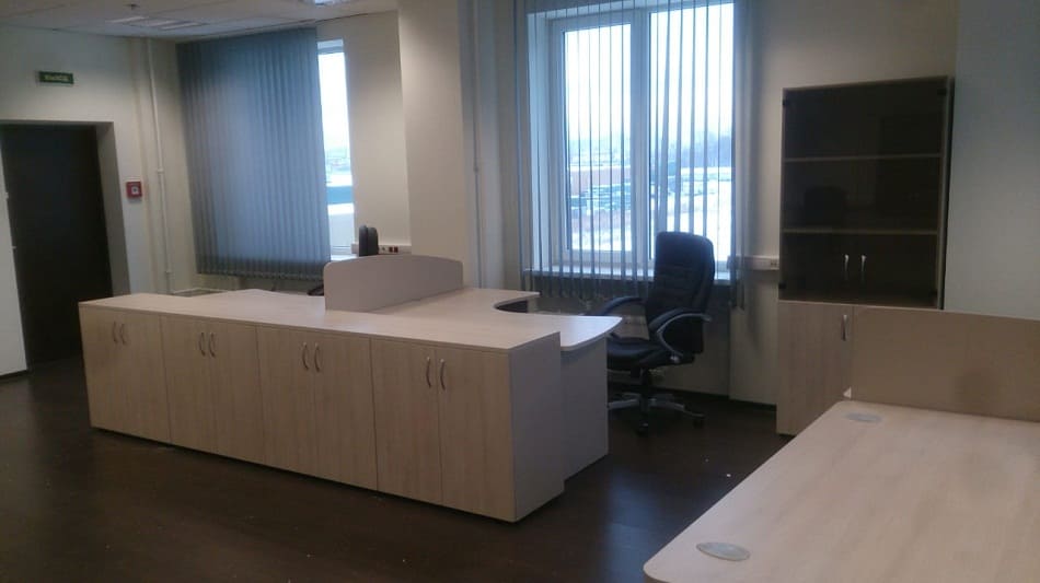 Угловые столы с тумбами 3 Угловые столы с тумбами 3