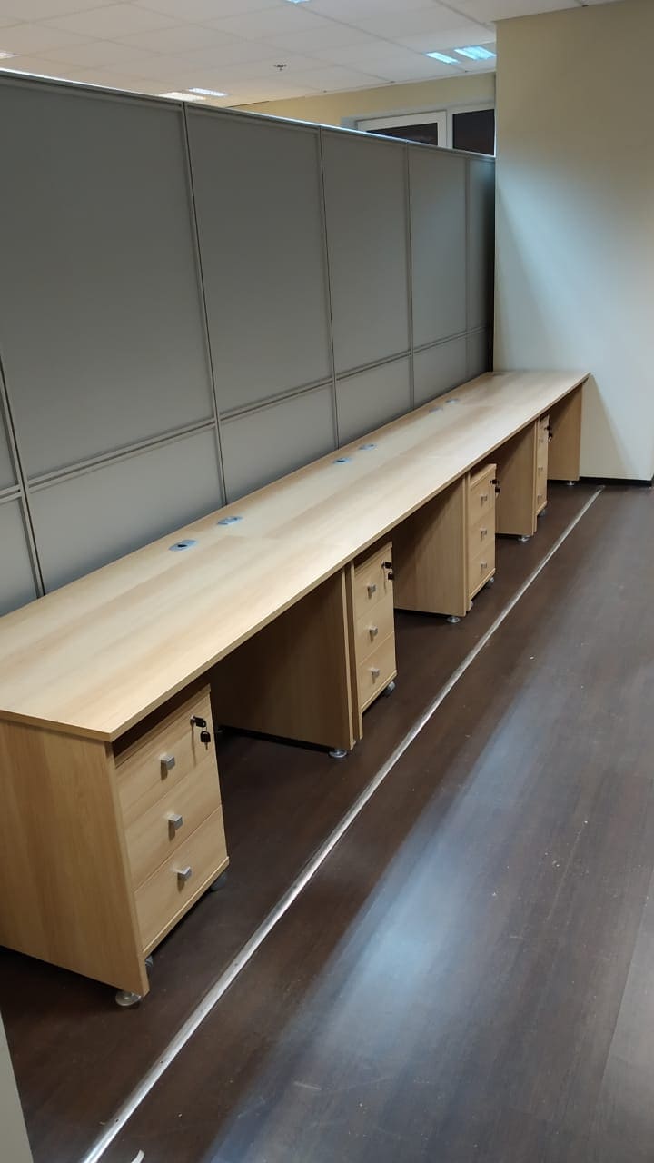 Угловые столы с тумбочками 2 Угловые столы с тумбочками 2