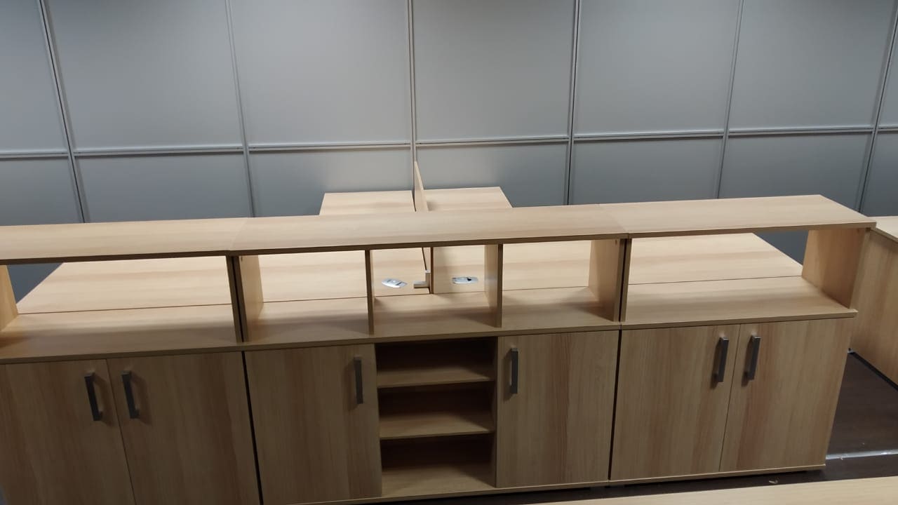 Угловые столы с тумбочками 3 Угловые столы с тумбочками 3