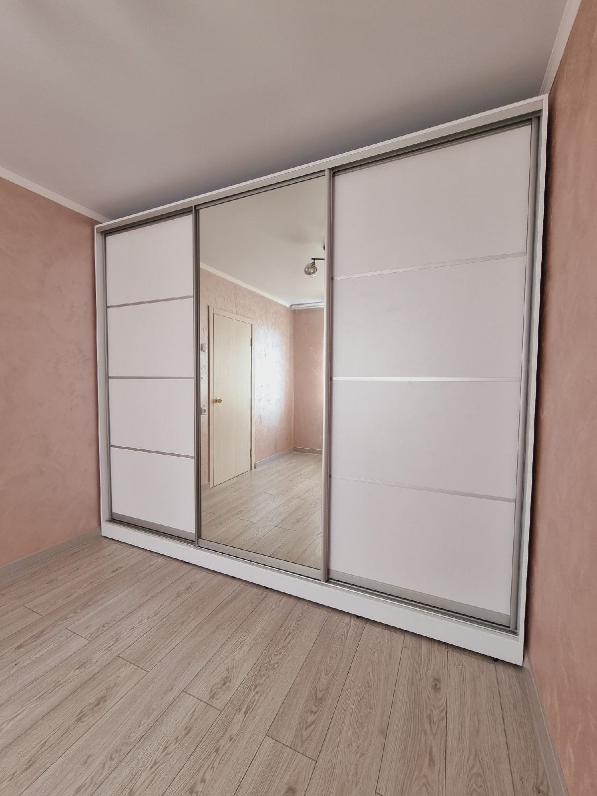 Корпусный шкаф-купе в спальное помещение 2 Корпусный шкаф-купе в спальное помещение 2