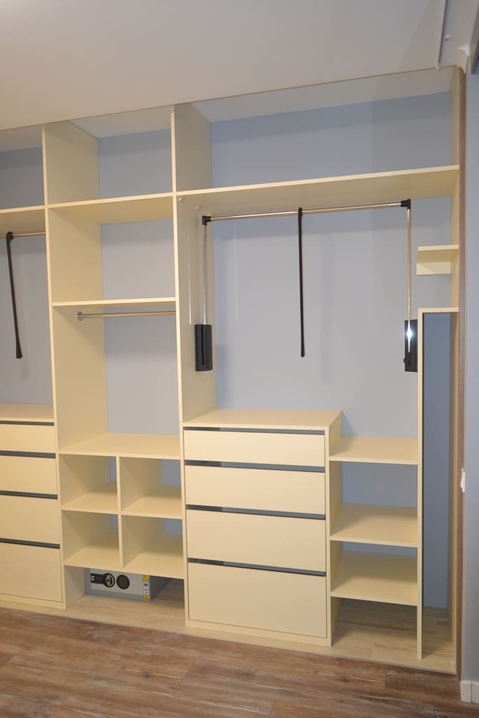 Шкаф-купе белый с деревом 3 Шкаф-купе белый с деревом 3