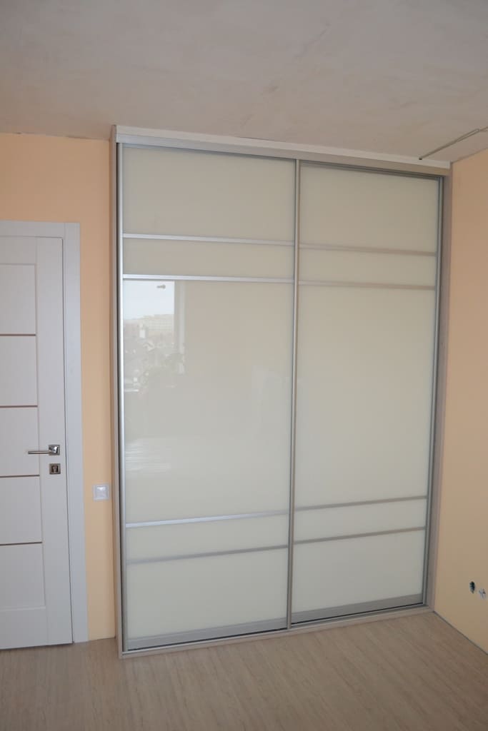 Шкаф-купе крашеное стекло 3 Шкаф-купе крашеное стекло 3