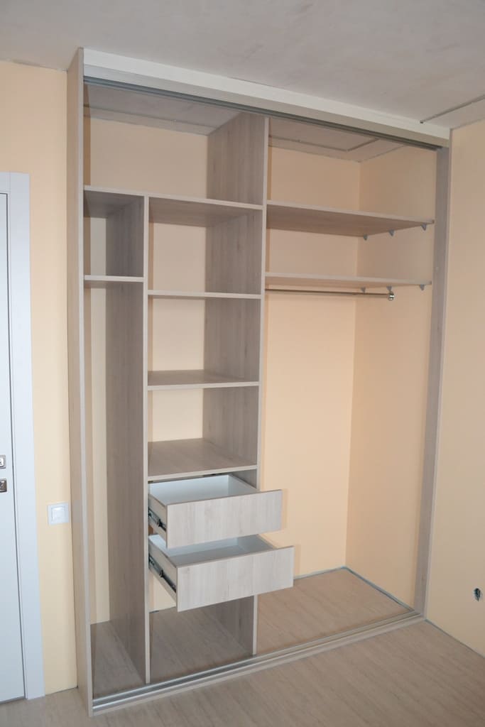 Шкаф-купе крашеное стекло 4 Шкаф-купе крашеное стекло 4