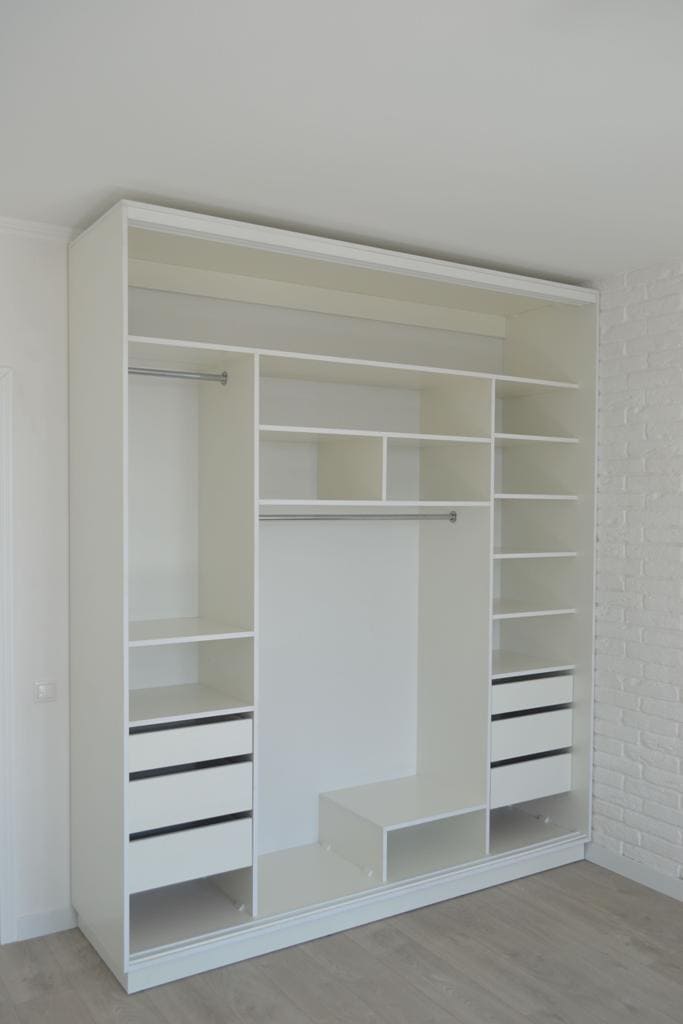 Шкаф-купе с зеркалом и вставками 2 Шкаф-купе с зеркалом и вставками 2