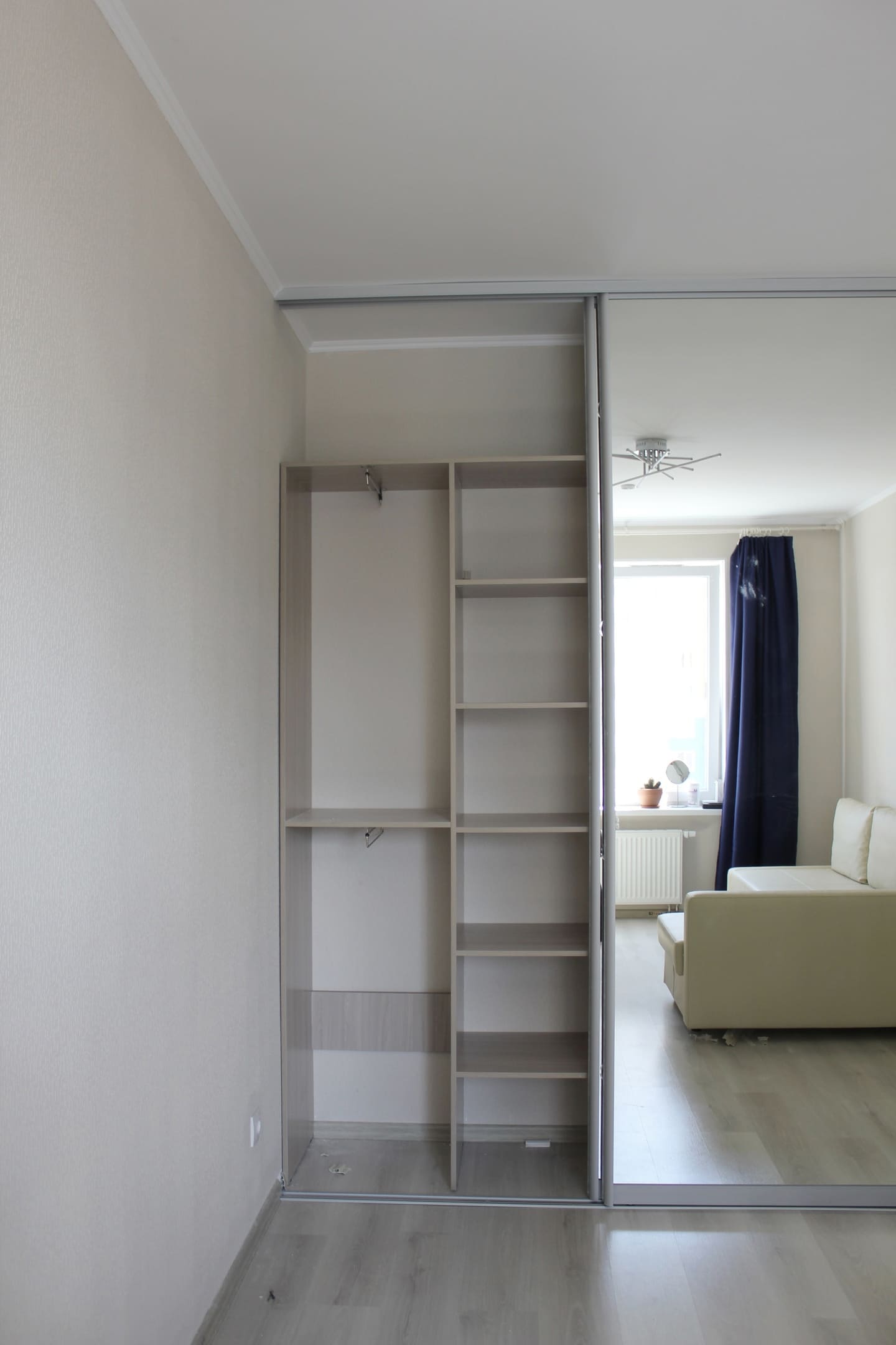 Встроенный шкаф-купе с гравировкой 3 Встроенный шкаф-купе с гравировкой 3