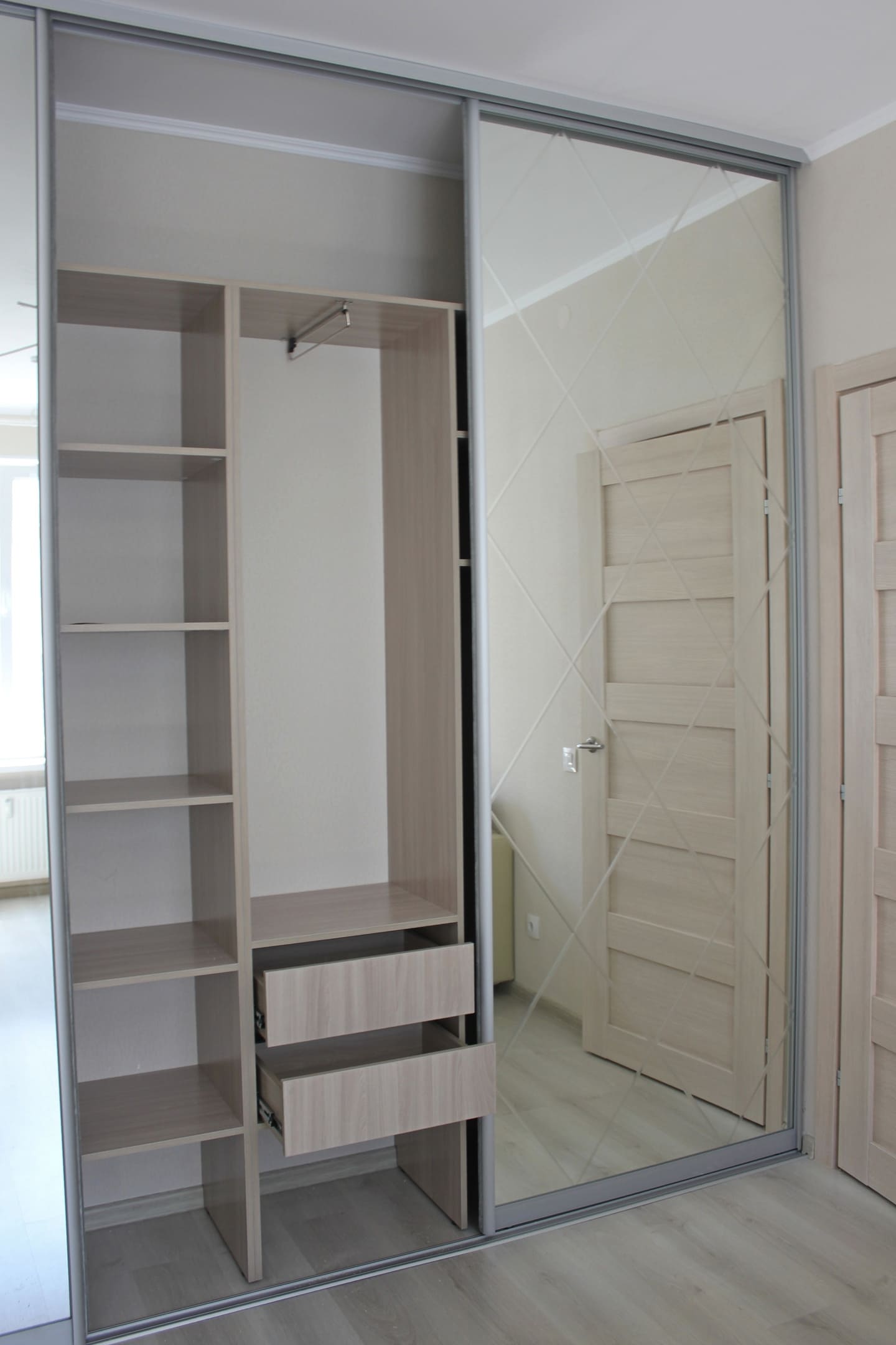 Встроенный шкаф-купе с гравировкой 4 Встроенный шкаф-купе с гравировкой 4