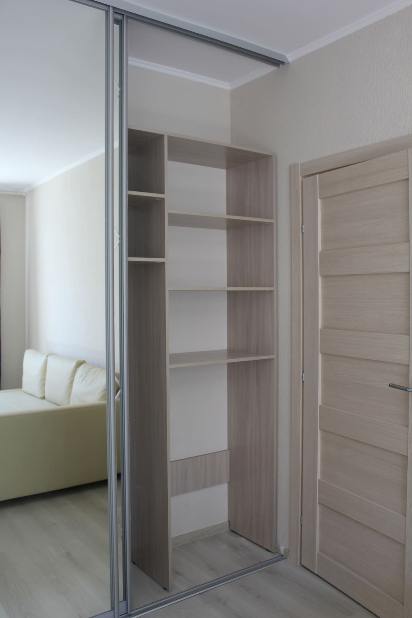 Встроенный шкаф-купе с гравировкой 5 Встроенный шкаф-купе с гравировкой 5