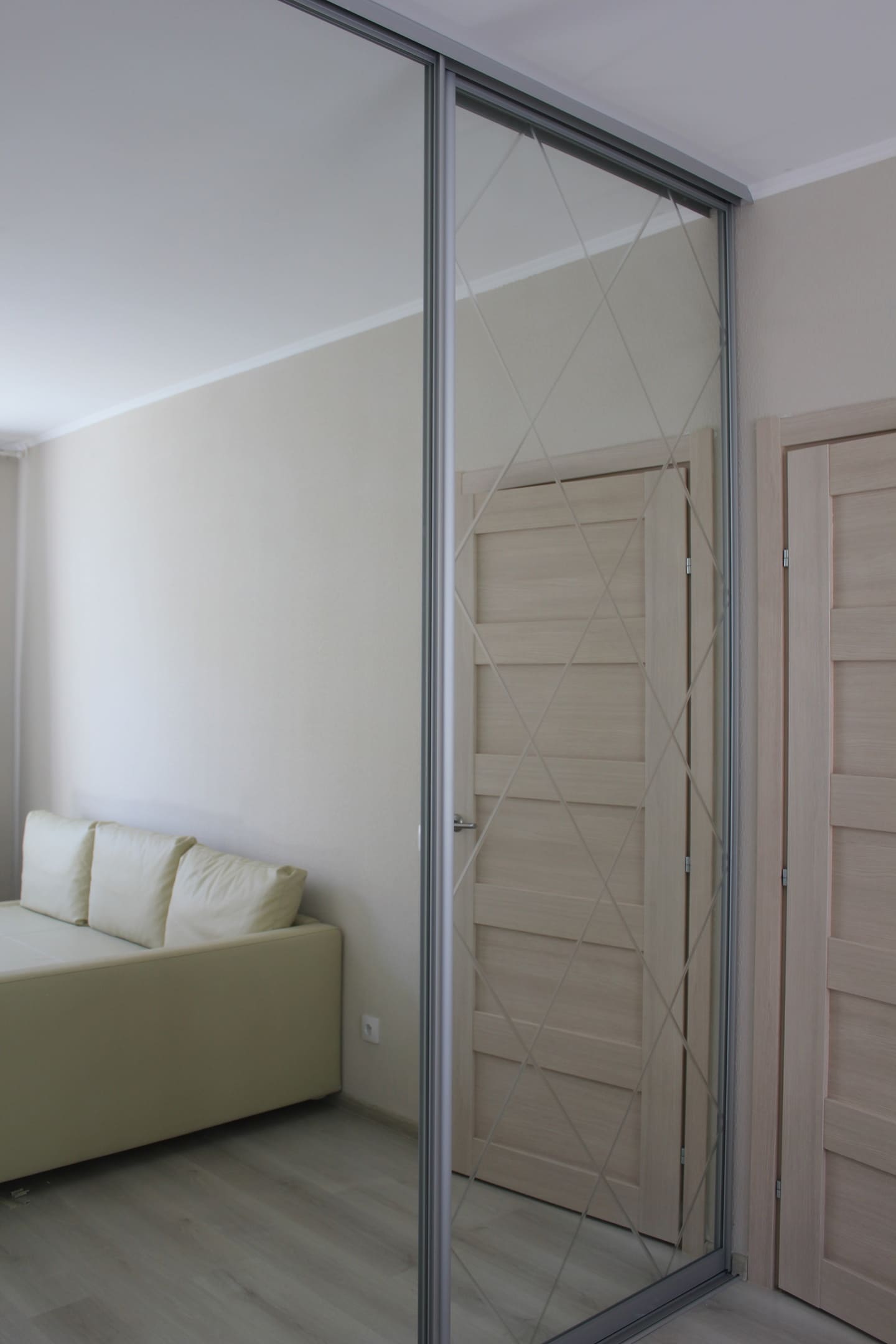 Встроенный шкаф-купе с гравировкой 6 Встроенный шкаф-купе с гравировкой 6